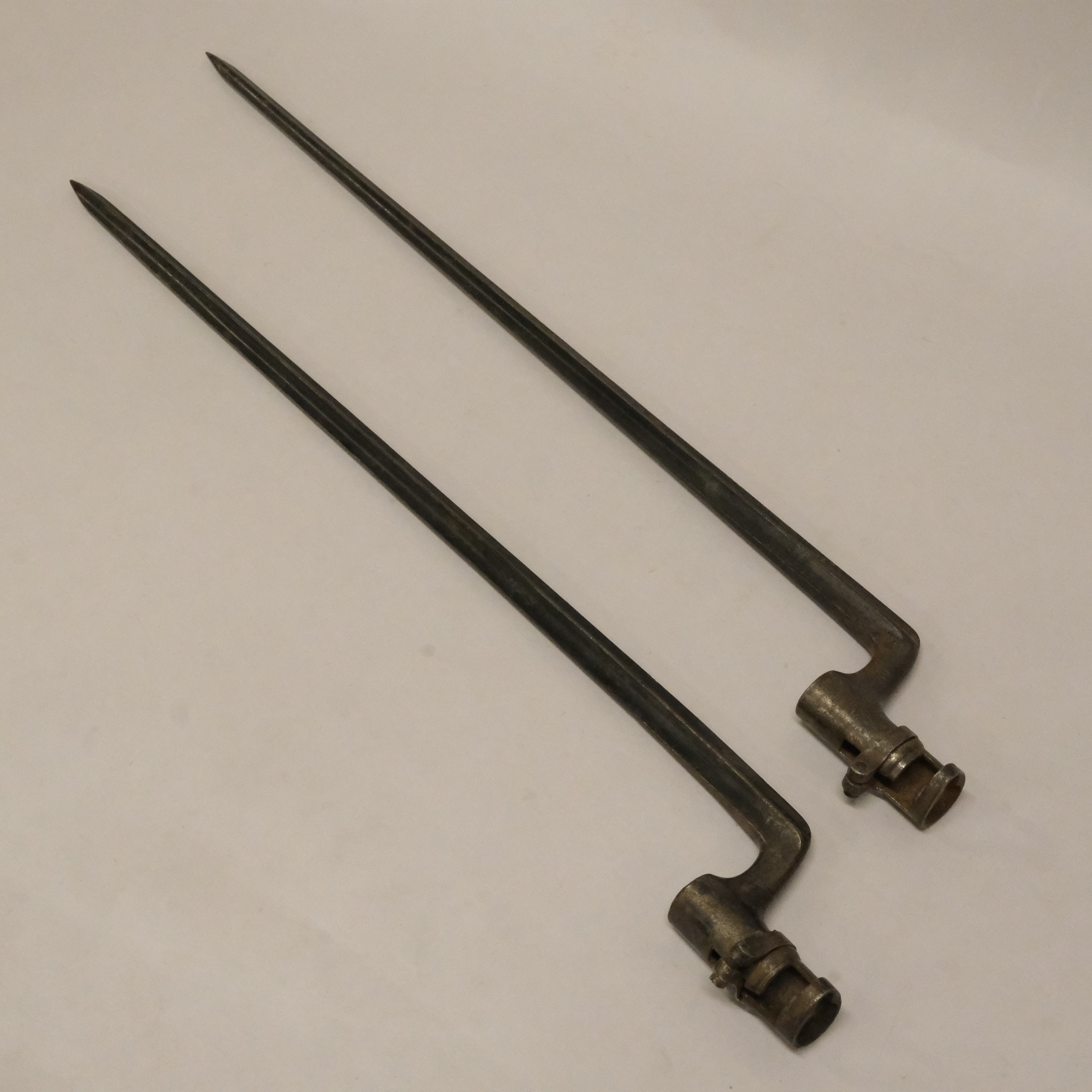 TVÅ HYLSBAJONETTER, 1800-TAL.