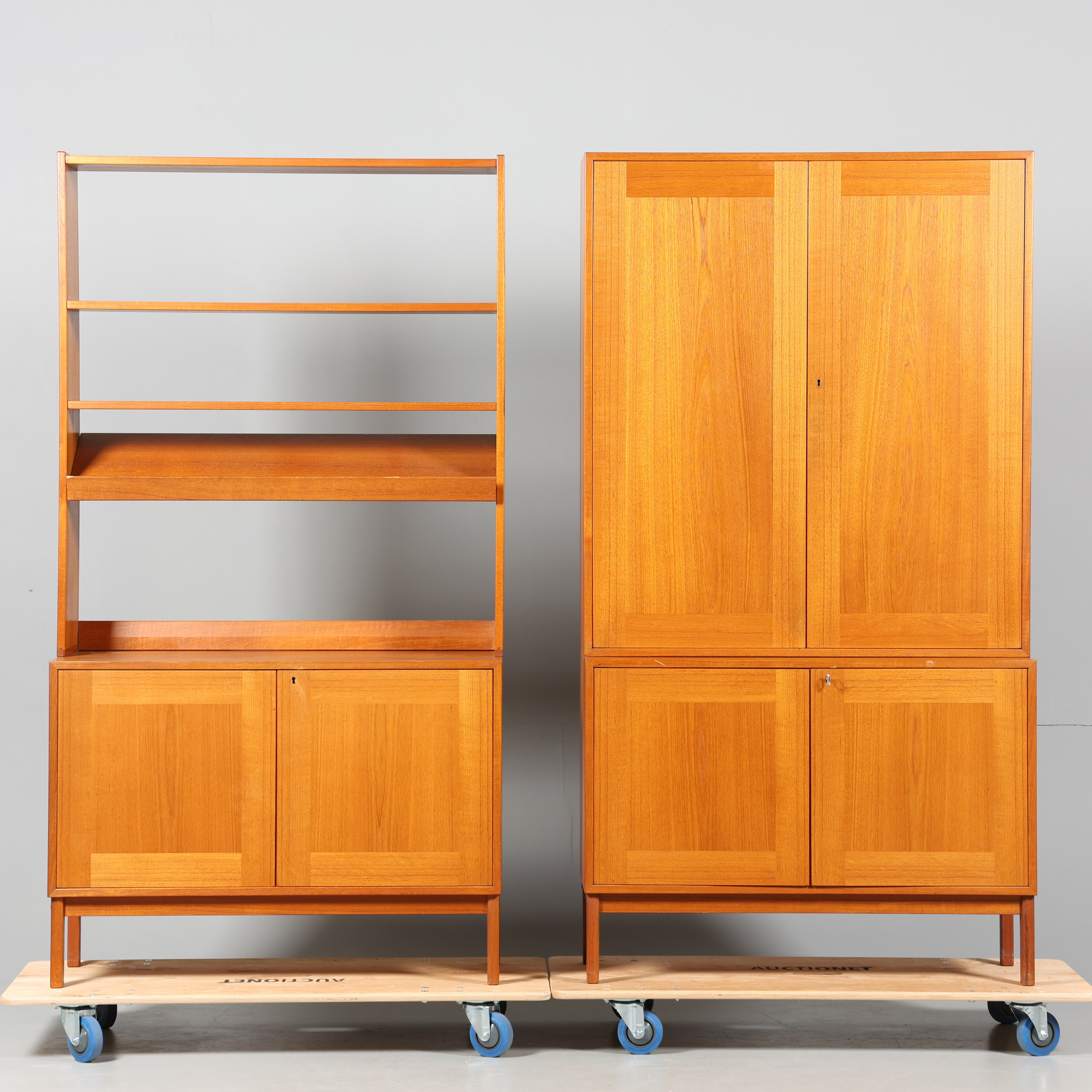 BOKHYLLOR/SKÅP, 2 sektioner, teak, 1950/60-tal.