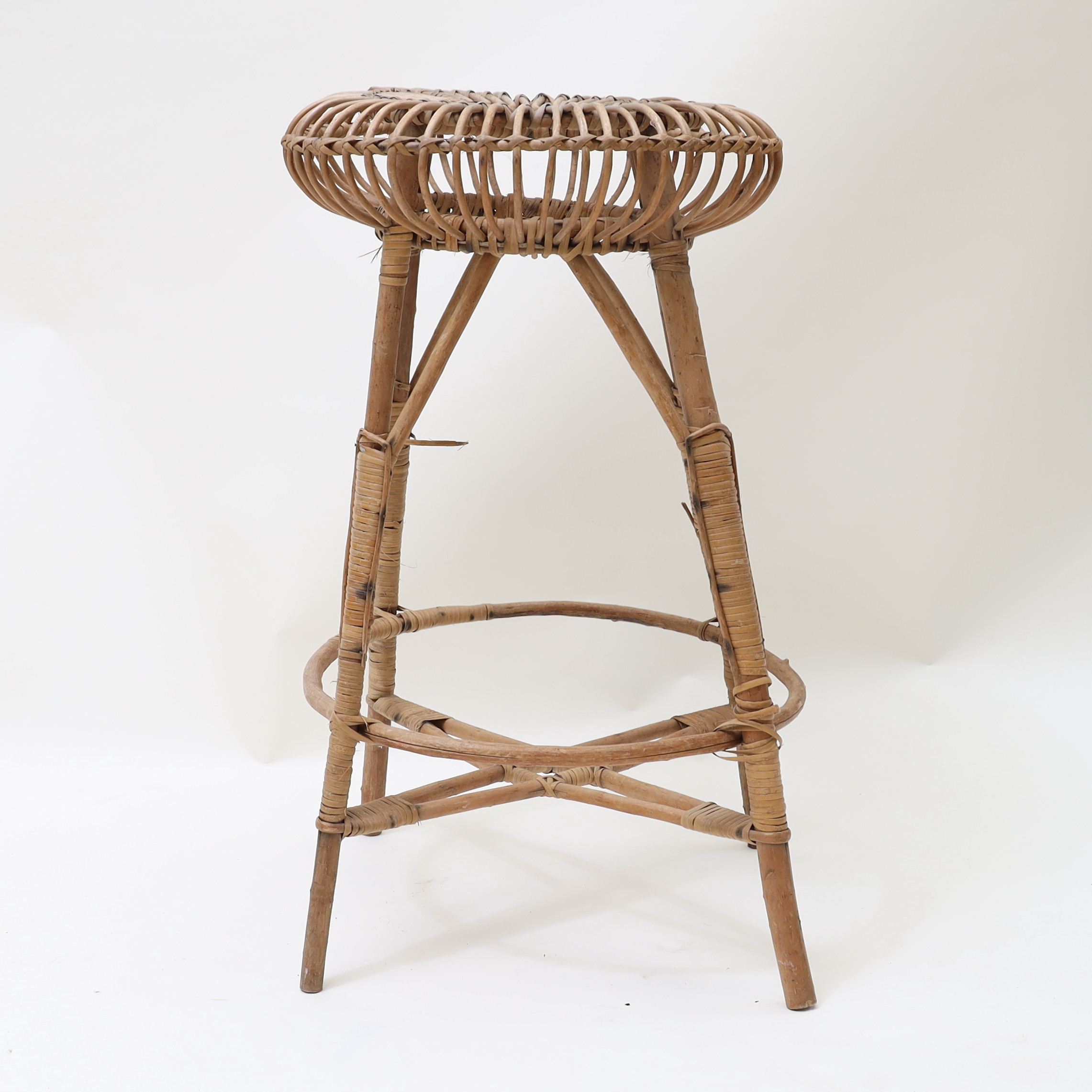 PIEDESTAL, rotting och bambu, 1900-talets första hälft.