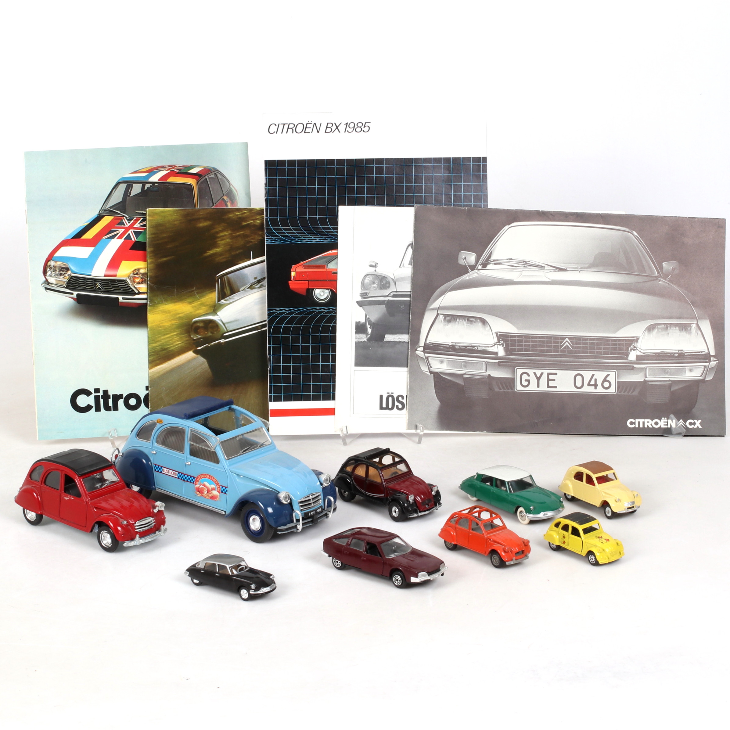 LEKSAKSBILAR, 9 st, Citroën, bland annat Dinky Toys, 1900-talets senare del.