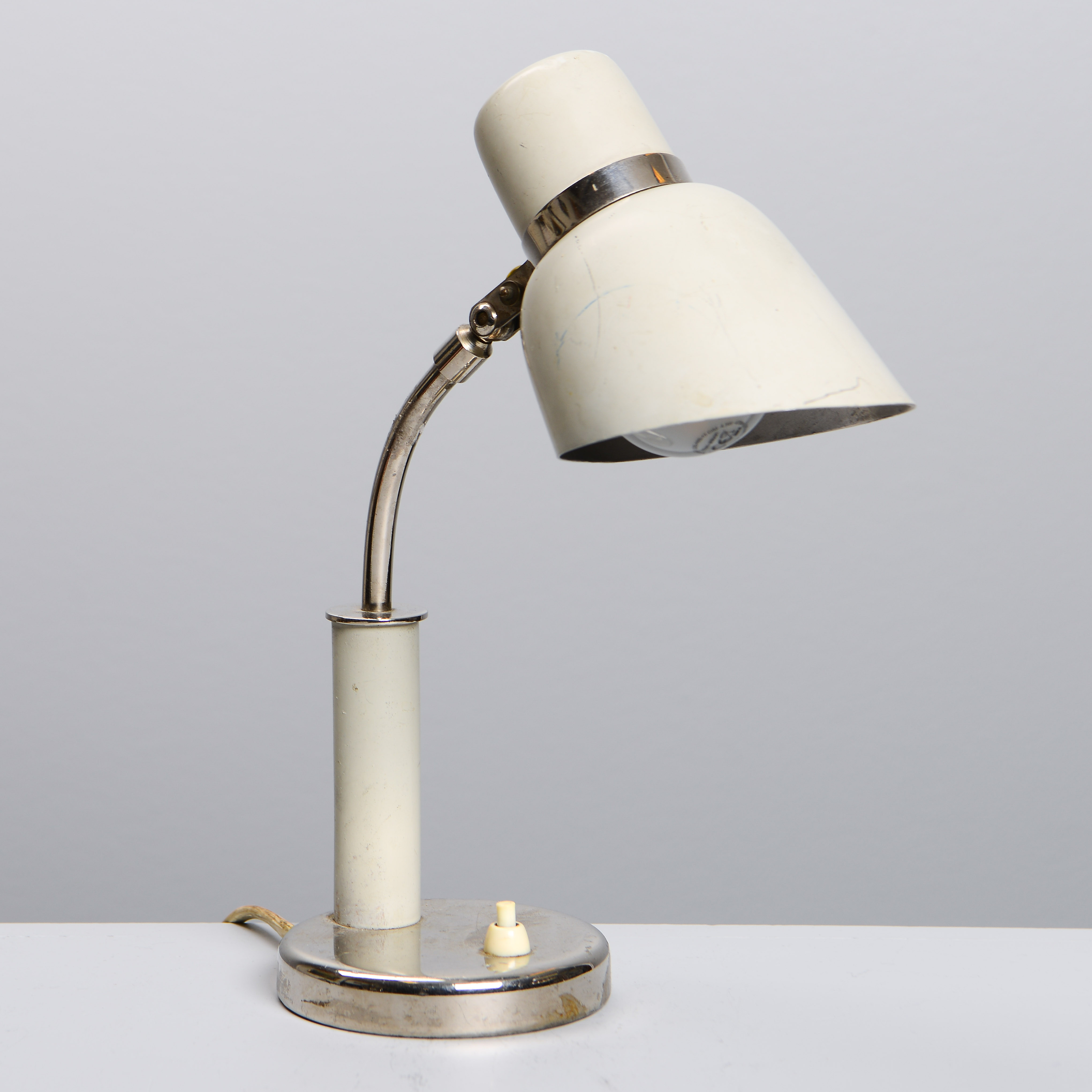 ERIK TIDSTRAND. TILLSKRIVEN. Bordslampa, Nordiska Kompaniet, modellnummer 29008, funkis, 1930-tal.