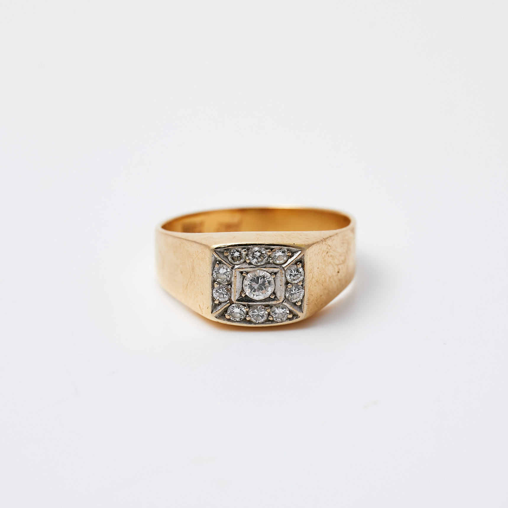 RING, 18 k guld, dekor av 11 briljantslipade diamanter, totalt ca 0,28 ct, Heribert Engelbert AB Stockholm, 1976.