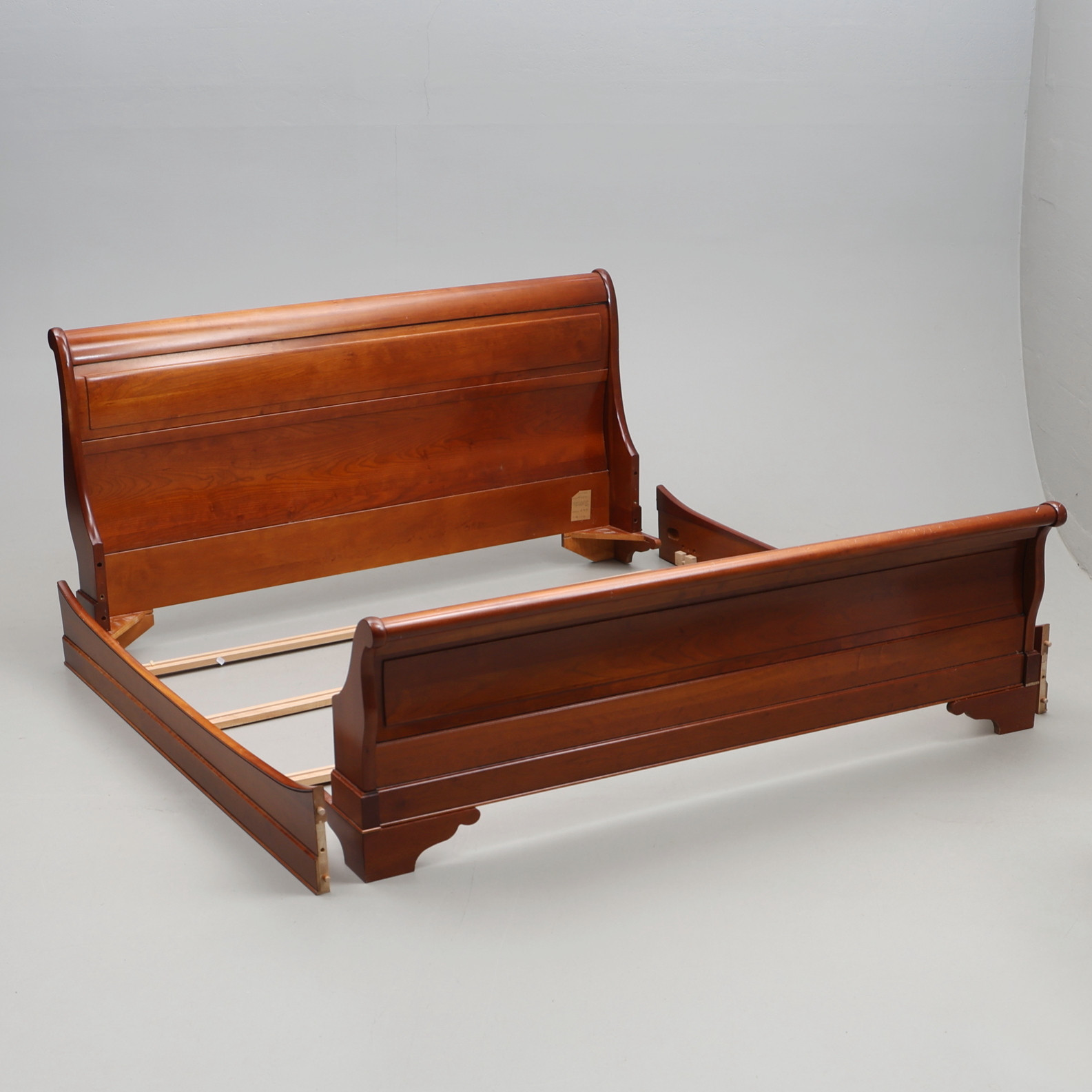 SÄNGRAM. Grange, Frankrike, för 180 cm säng, brickmärkt.