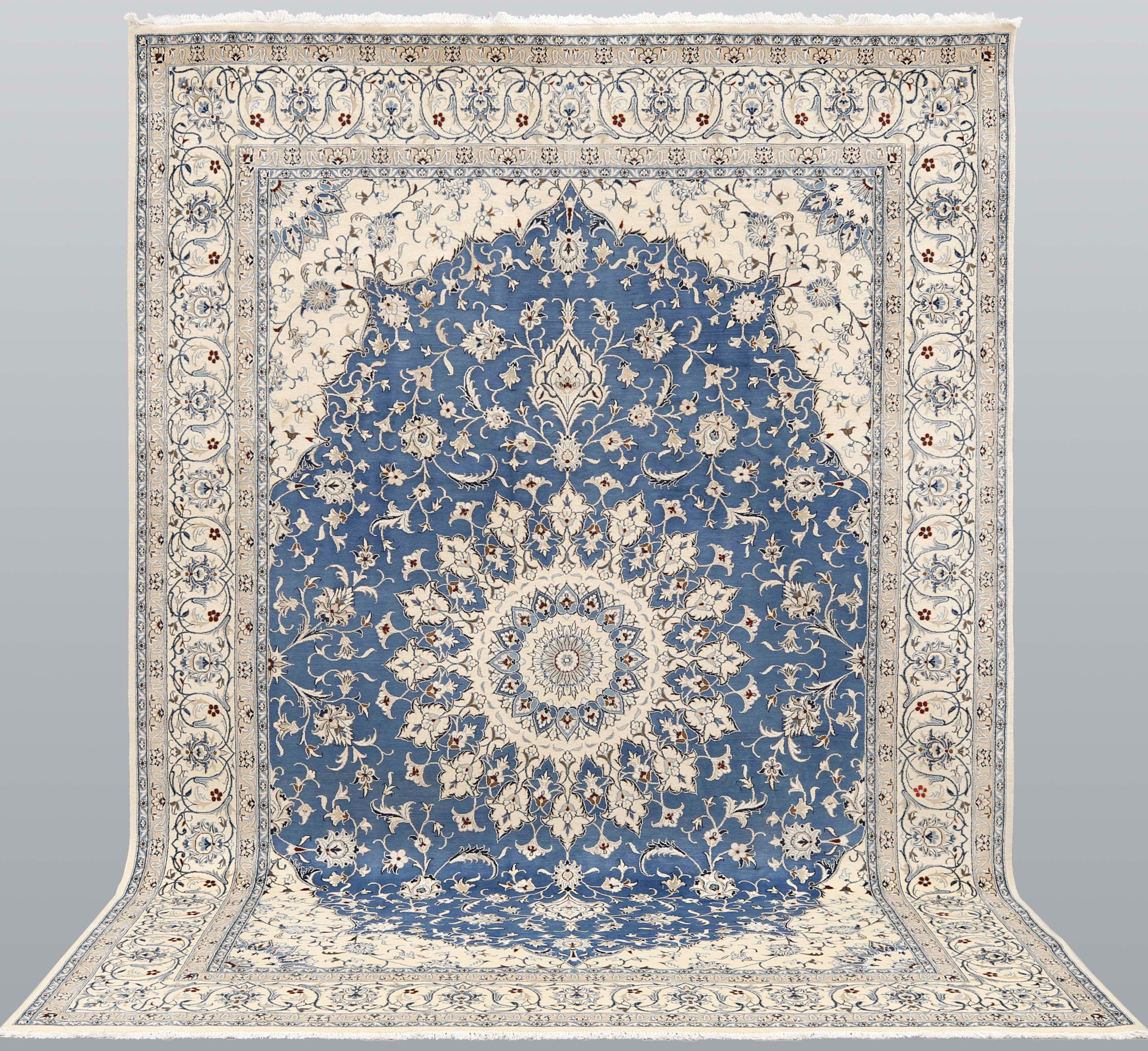 ORIENTMATTA. Nain med silkesinslag, s.k 9 LAA ca 500.000 knutar/kvm, 350 x 257 cm.