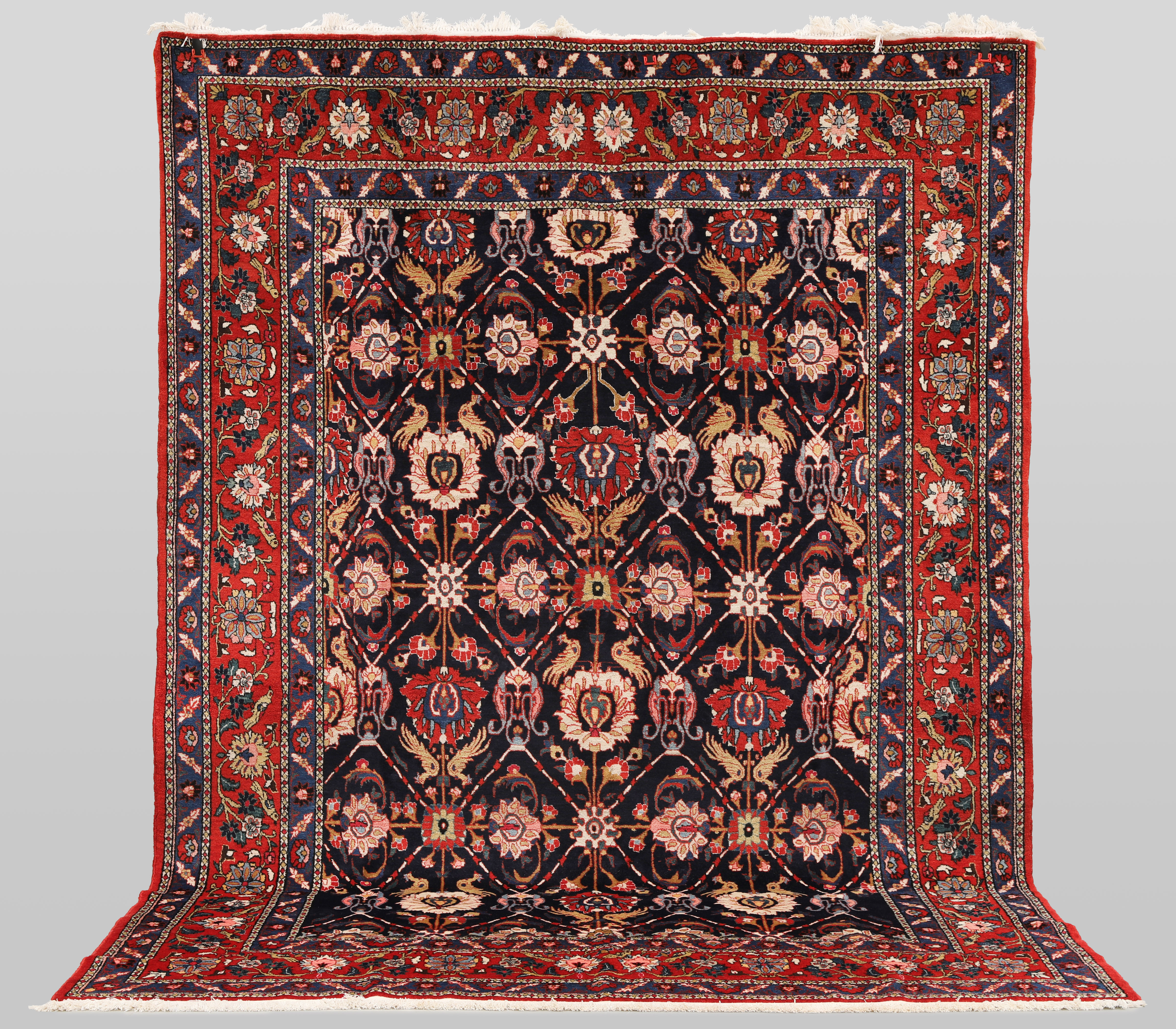 ORIENTMATTA. Figural Varamin semiantik, 302 x 212 cm.