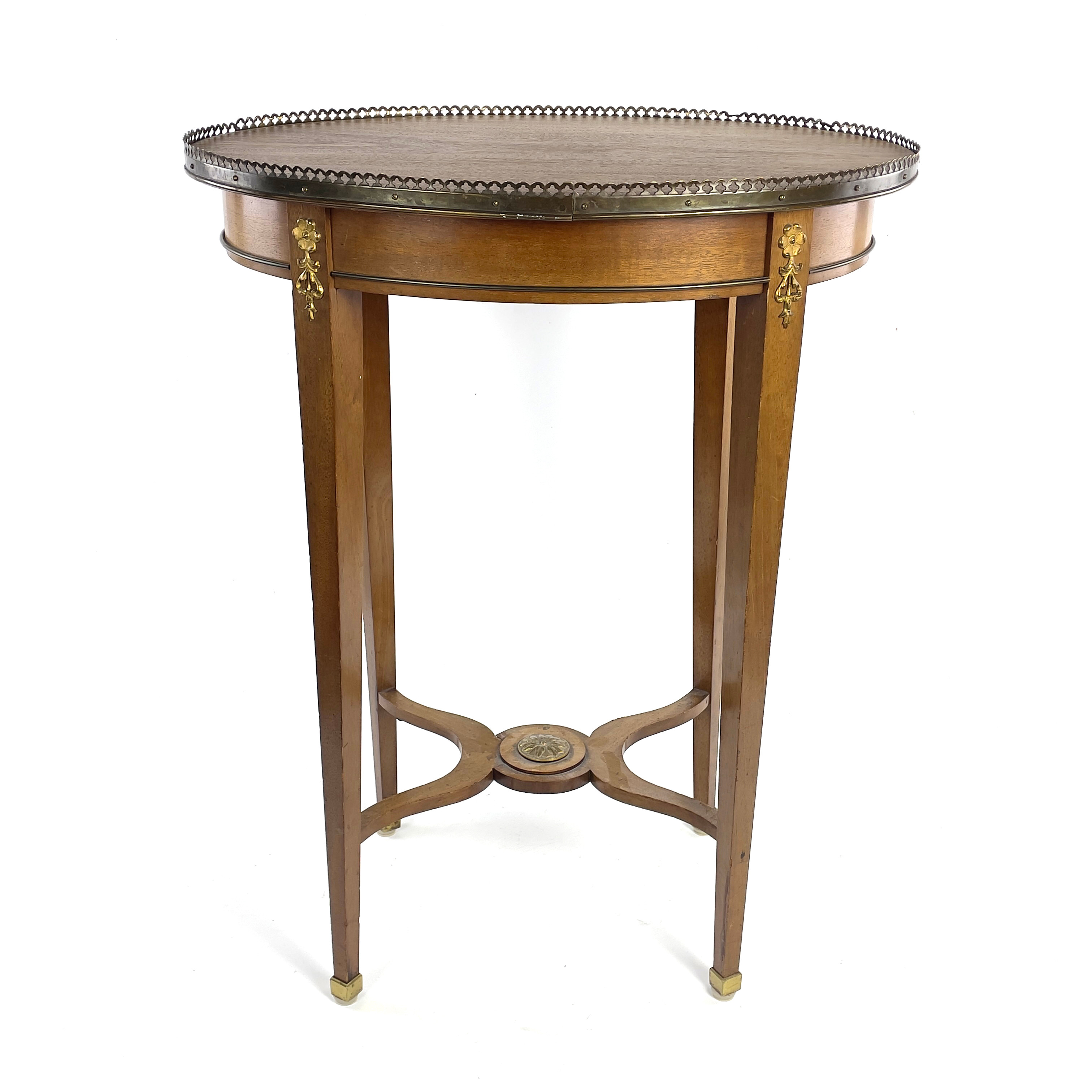 SALONGSBORD. Sengustaviansk stil, C.E. Jonsson Möbelfabrik, Stockholm, 1900-talets första del.