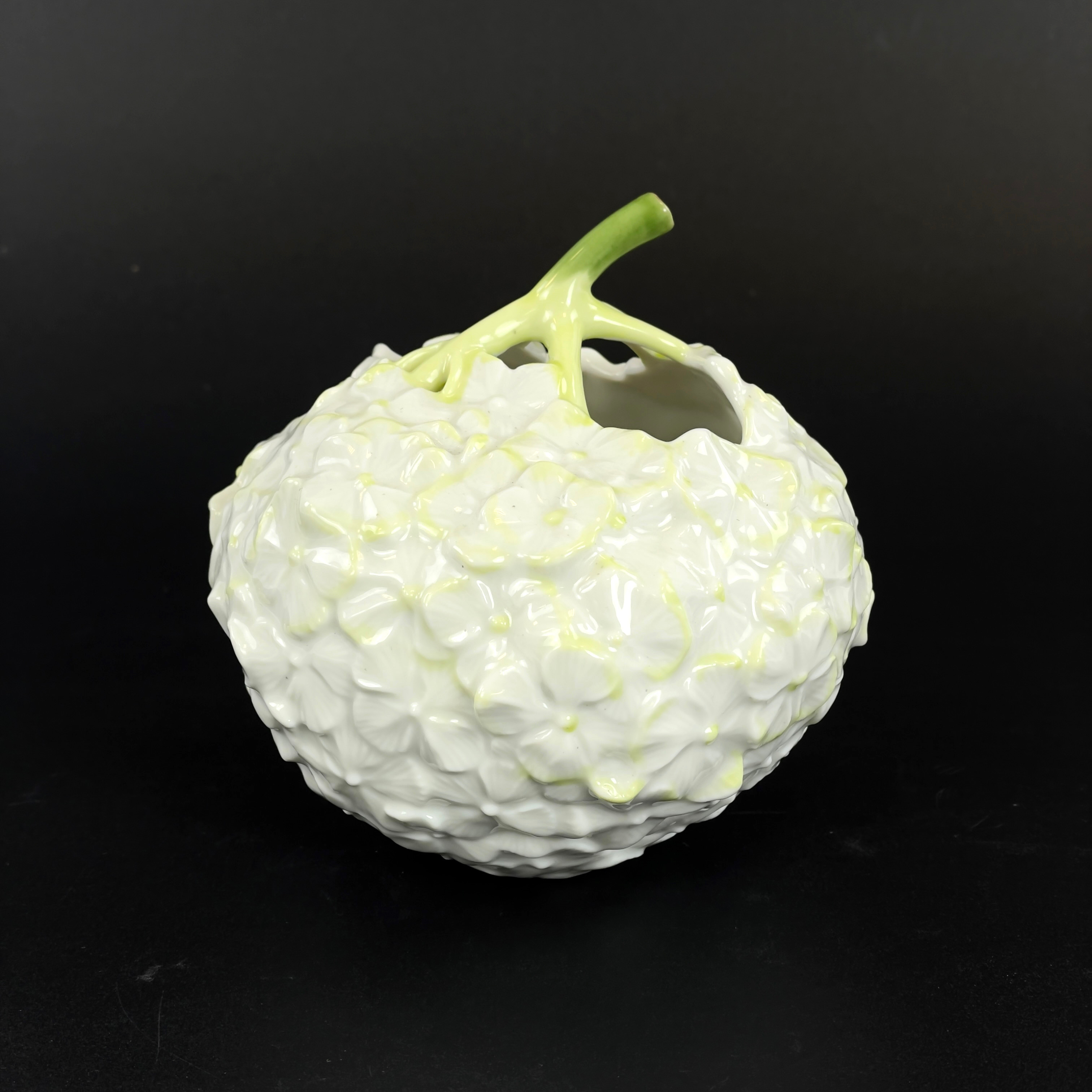 VAS. "Hortensia", porslin, Royal Copenhagen, Danmark.