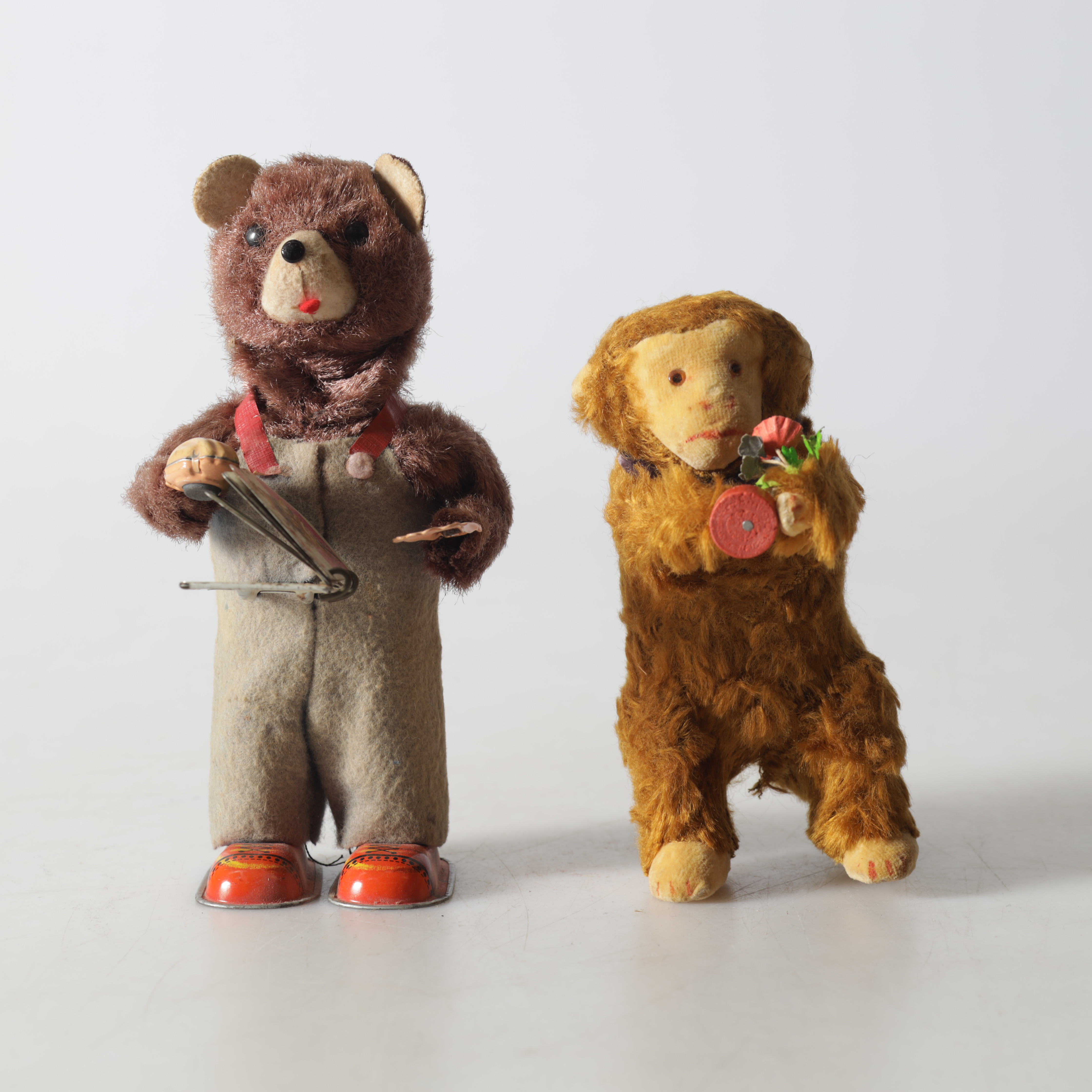 MEKANISKA LEKSAKER, 2 st. Delvis "Cubby the reading bear", Japan, 1900-tal.