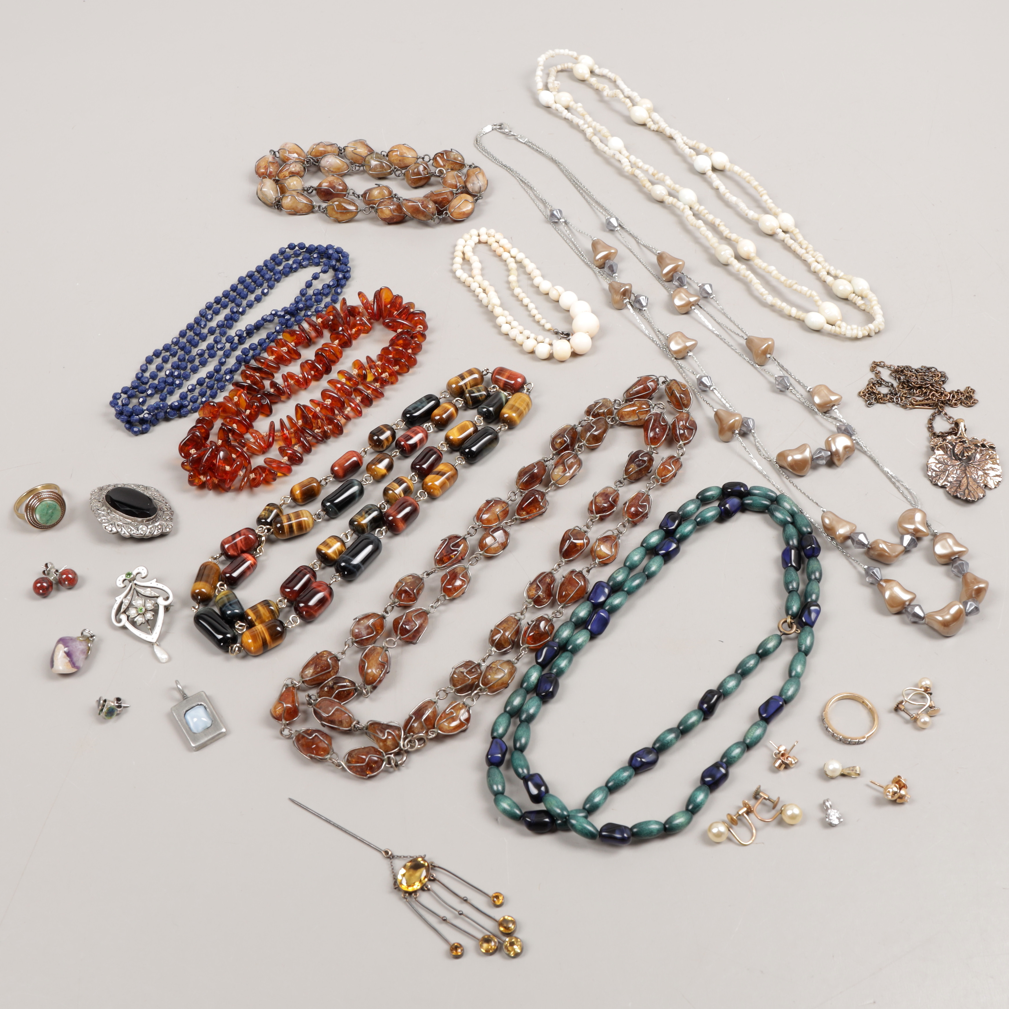 BIJOUTERIER, parti, 1900-tal.