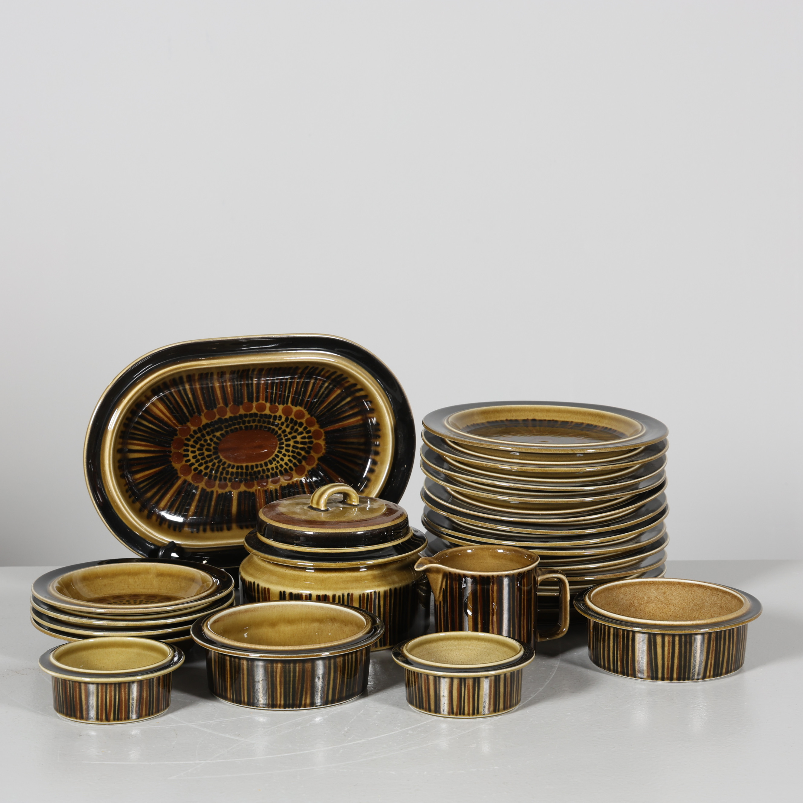 GUNVOR OLIN-GRÖNQVIST. SERVISDELAR, 23 stycken, "Kosmos", Arabia.