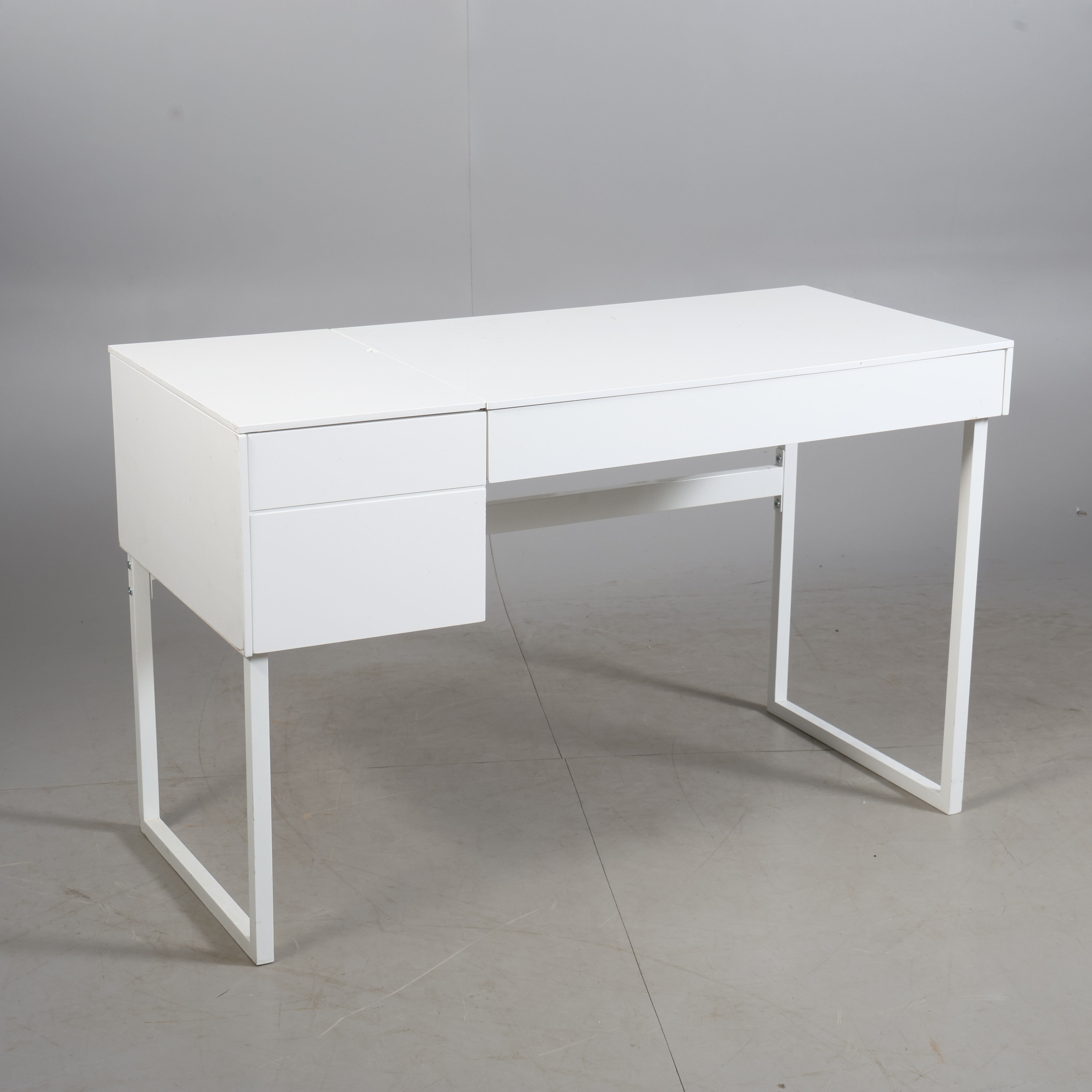 SKRIVBORD, metal/trä, samtida.