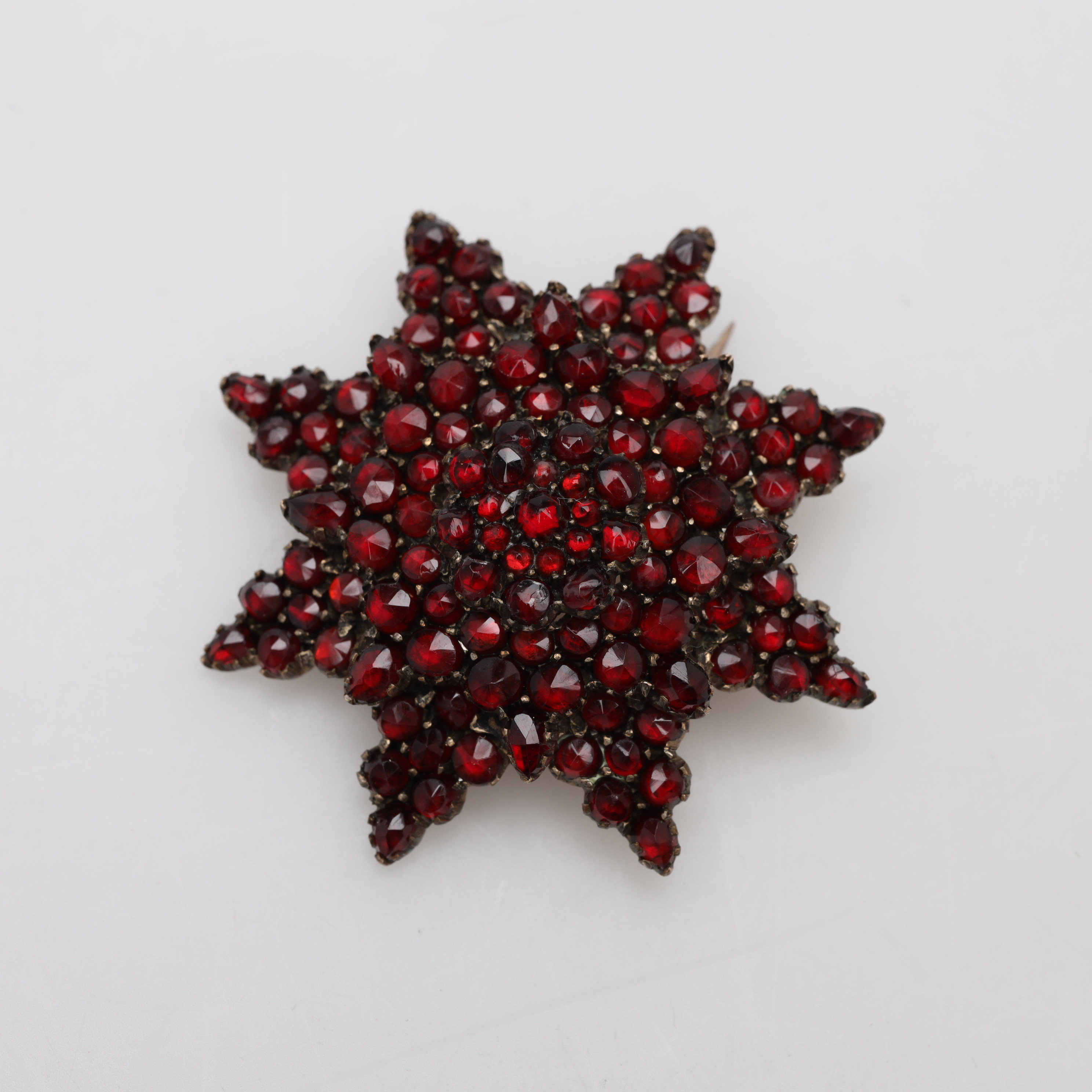 BROSCH, metall, granater.