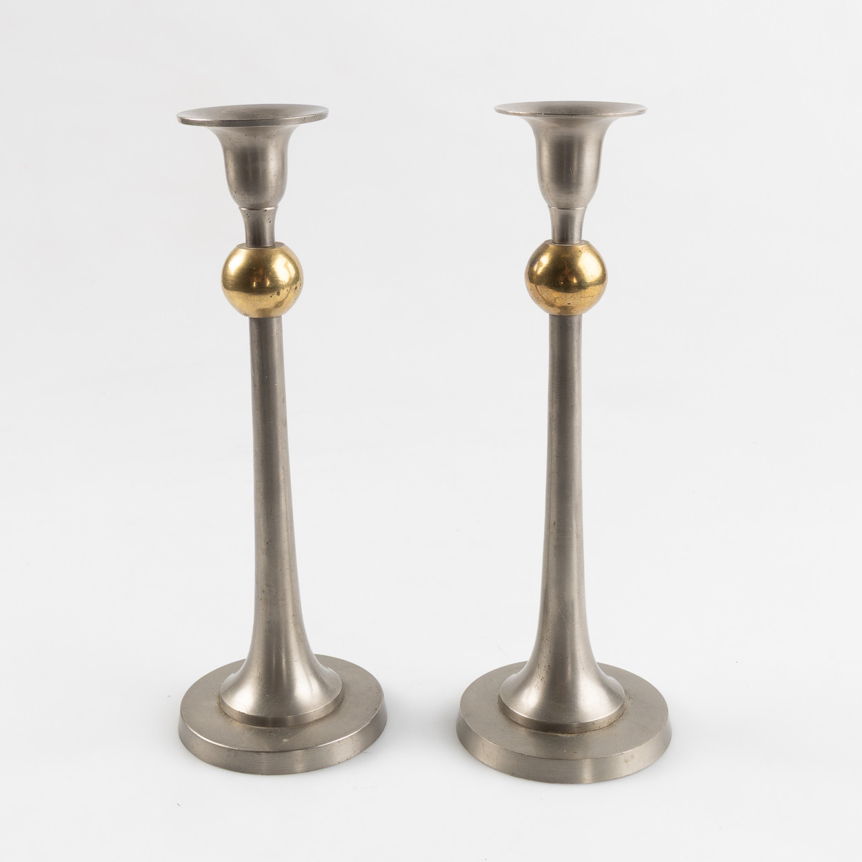 LJUSSTAKAR, 1 par mässing och tenn, 1900-talets andra hälft.