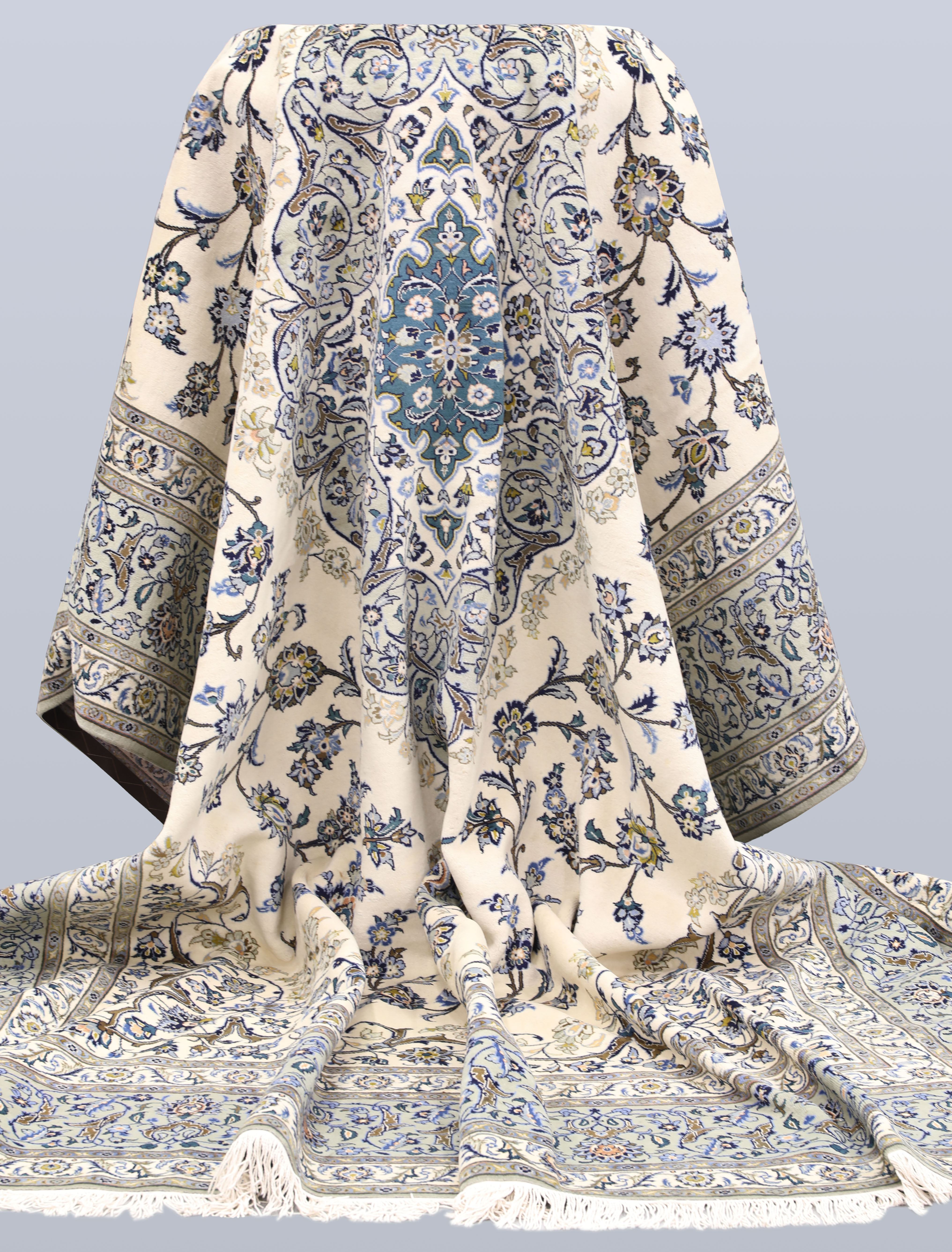 ORIENTMATTA. Ljus Keshan, signerad, 422 x 305 cm.