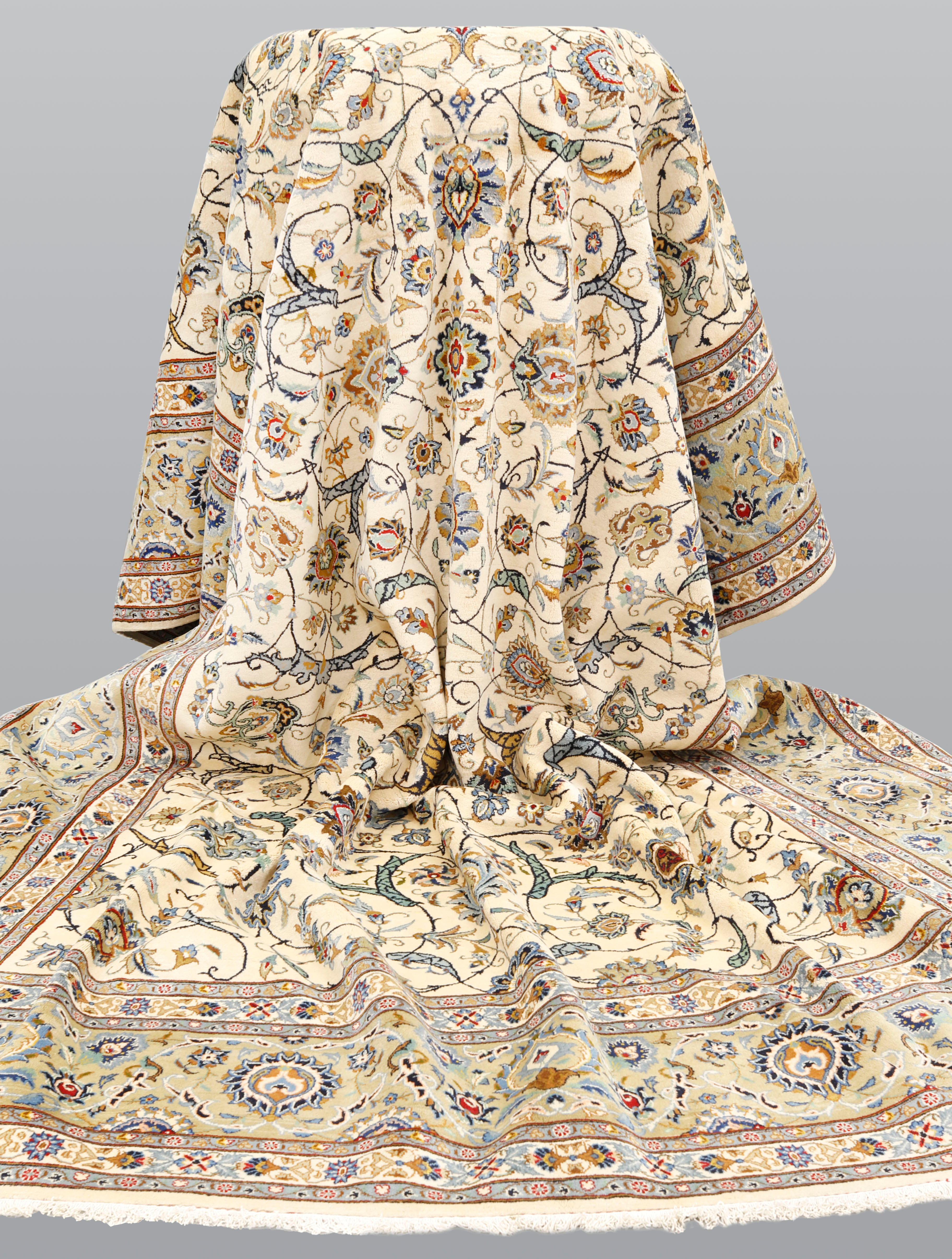 ORIENTMATTA. Ljus Keshan fine, 420 x 304 cm.