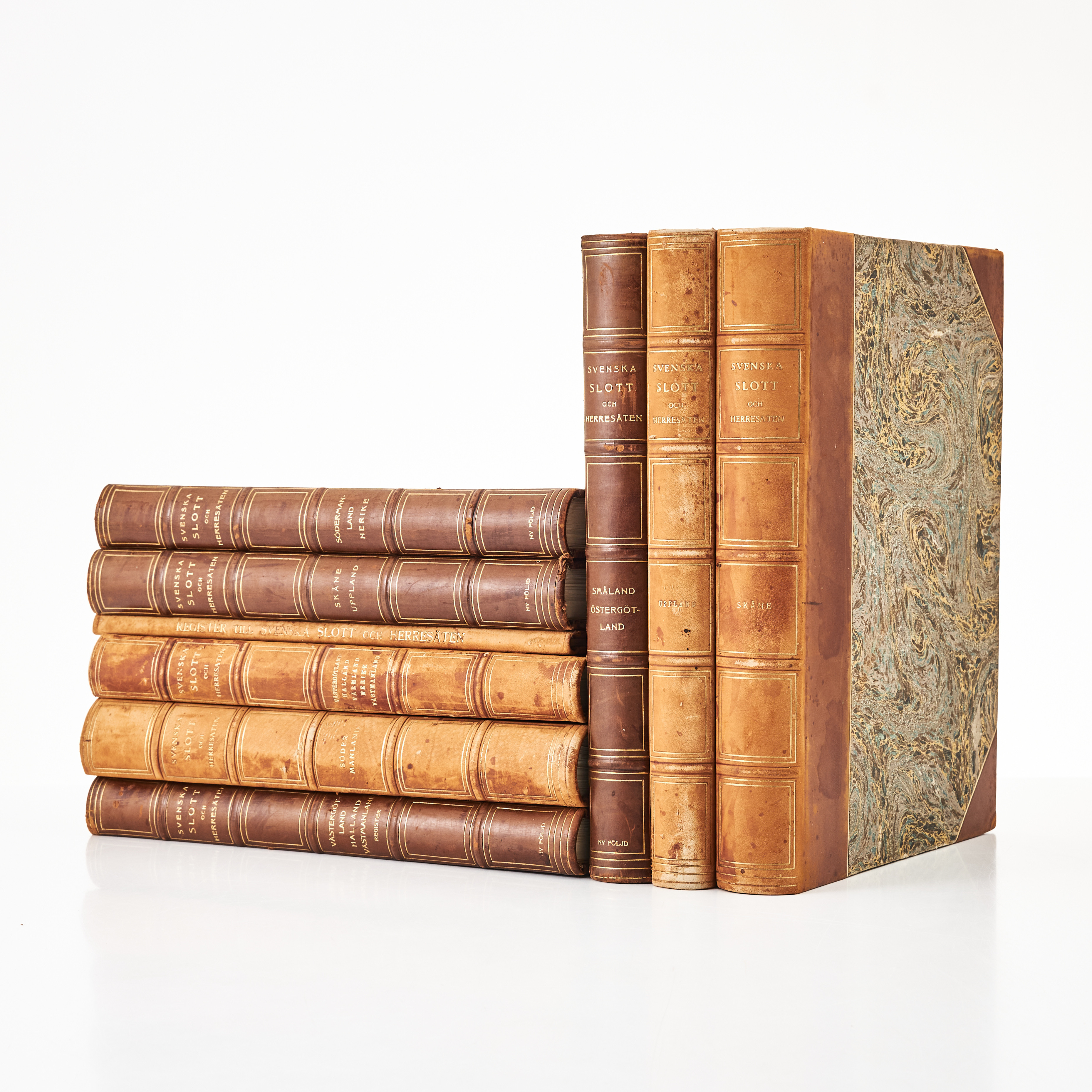 SVENSKA SLOTT OCH HERRESÄTEN (8) samt register, E. Lundquists bokförlag, Stockholm, varierande ålder och boktryckare, halvfranska band.