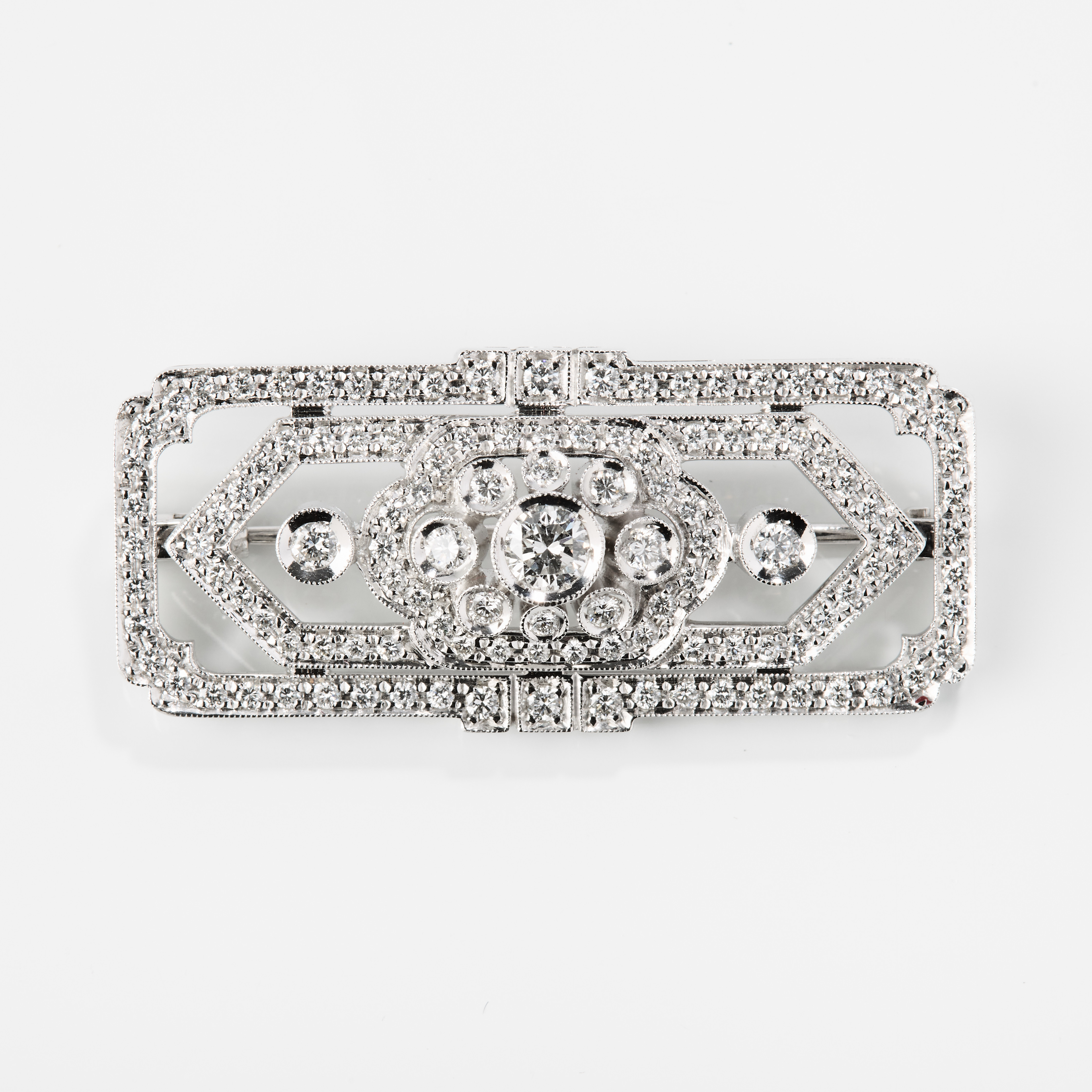 BROSCH, 18K vitguld med diamanter, Art Déco-stil.