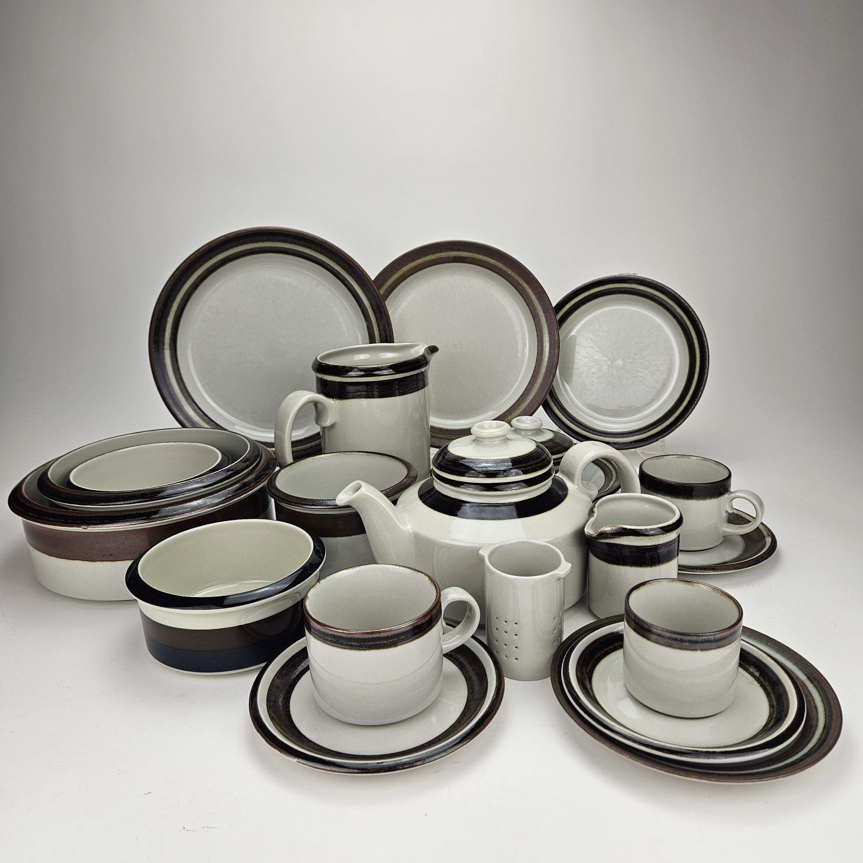 SERVIS, 105 delar, "Karelia", Anja Jaatinen-Winquist, Arabia, Finland.