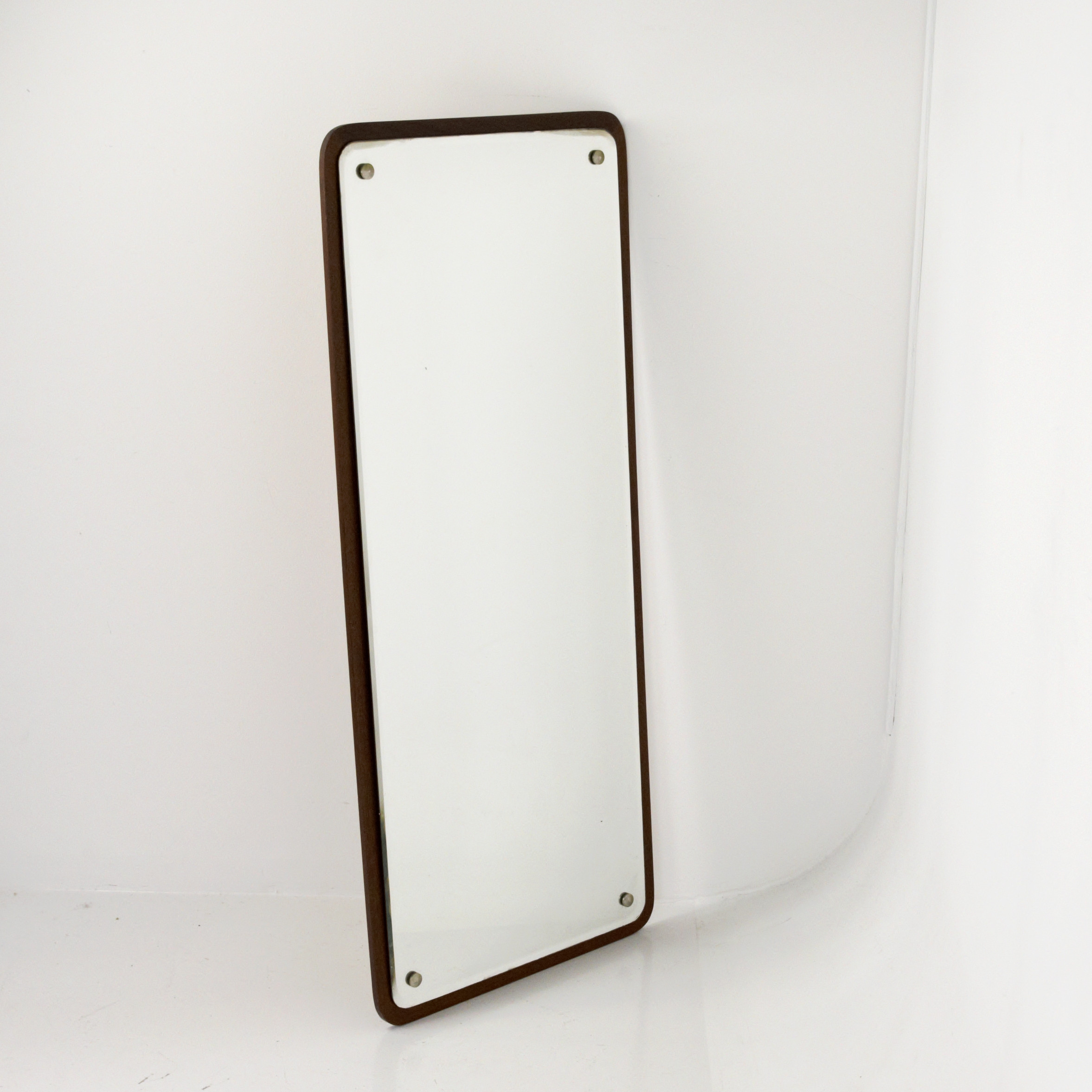 SPEGEL, stomme av teak, G&T Svensk Möbelindustri, 1900-talets mitt.