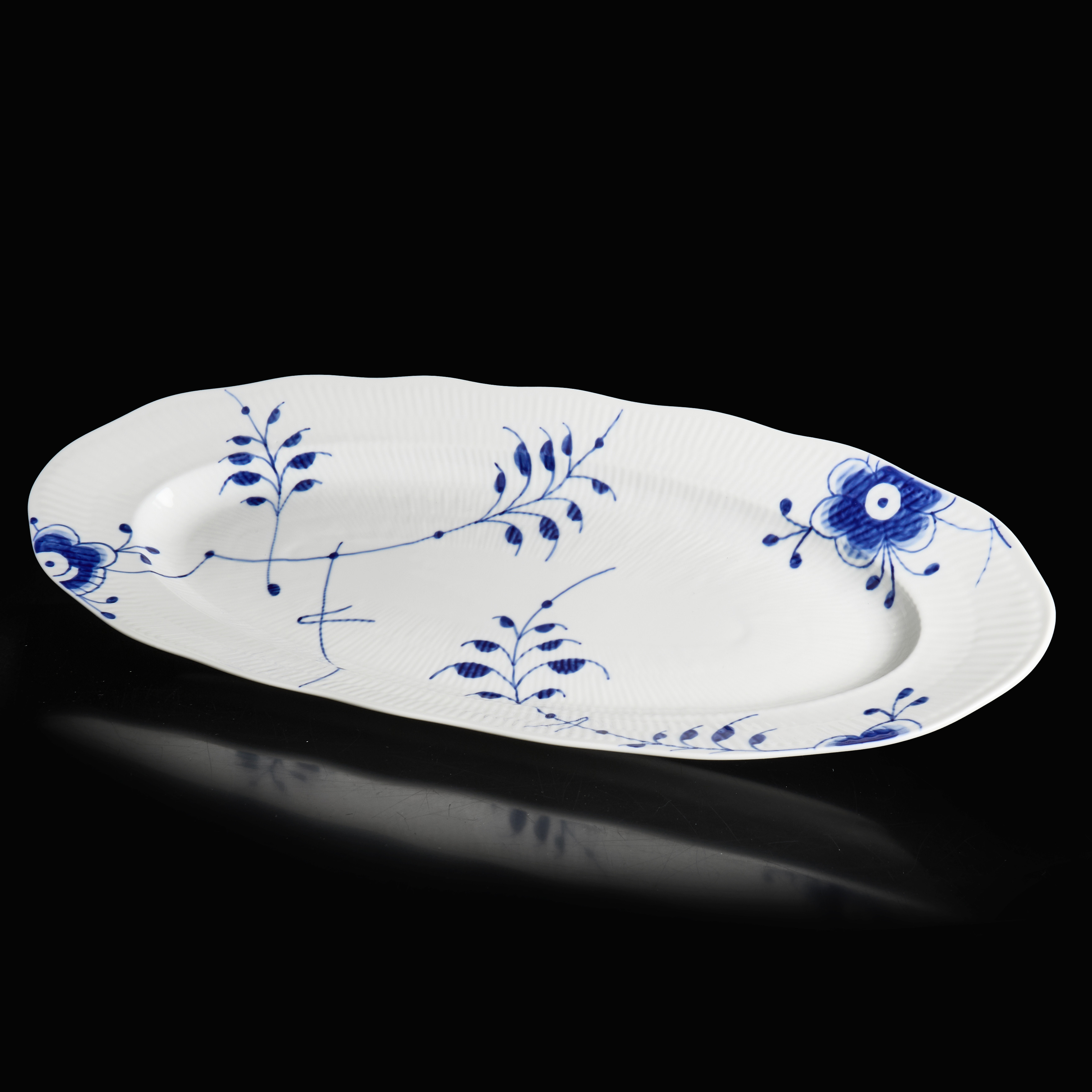 MUSSELMALET "MEGA" UPPLÄGGNINGSFAT. porslin. Royal Copenhagen, nr 389.