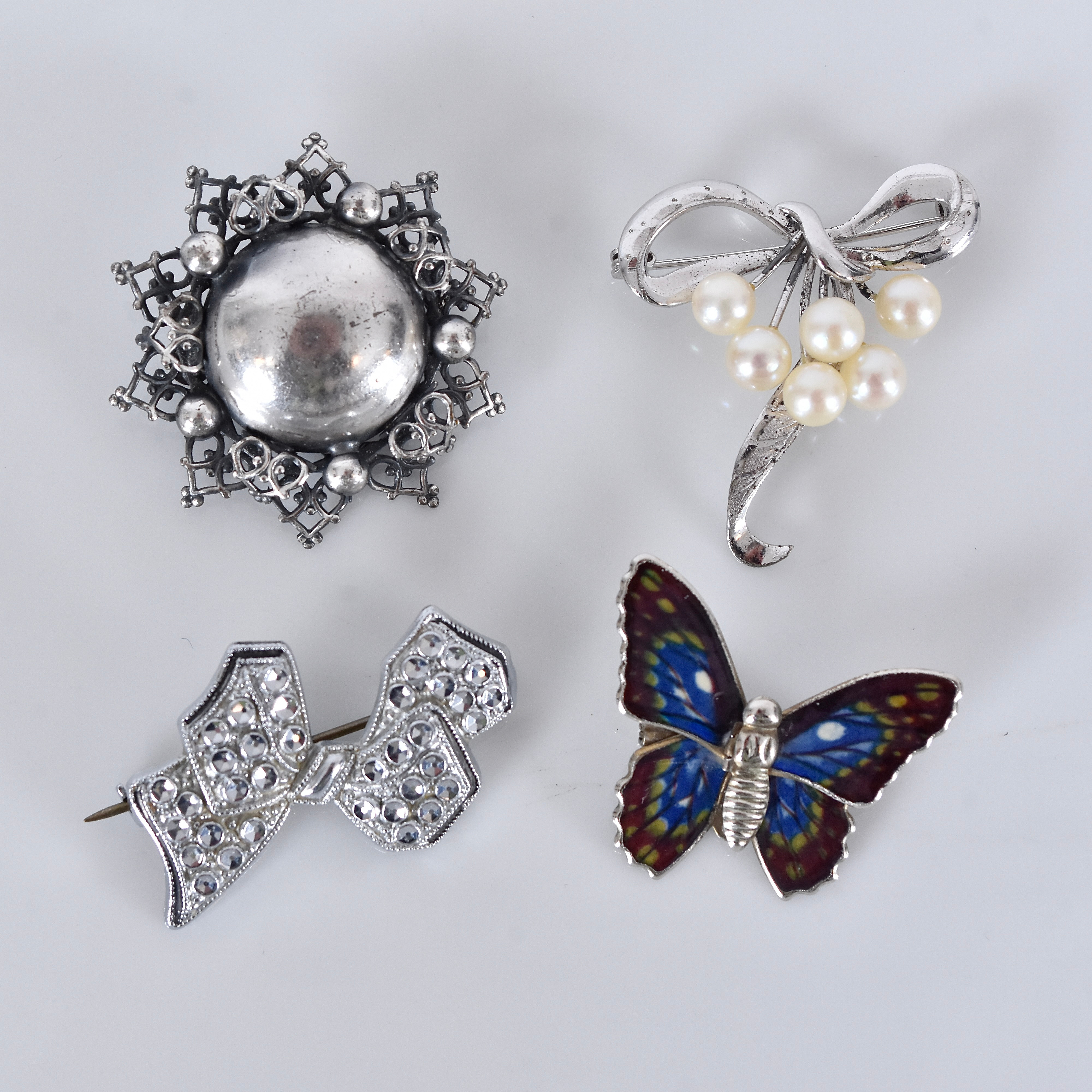 BROSCHER, 4 st, bl a silver, 1900-tal.