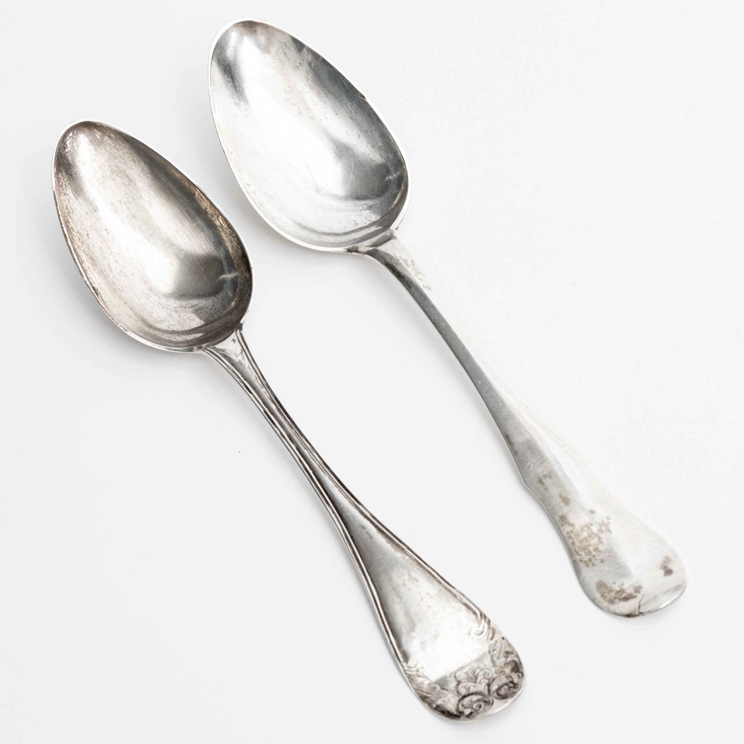 SKEDAR, 2 st, silver, Nils Hellberg, Norrtälje, 1809 samt Pehr Georg Fröberg, Norrtälje, 1847.