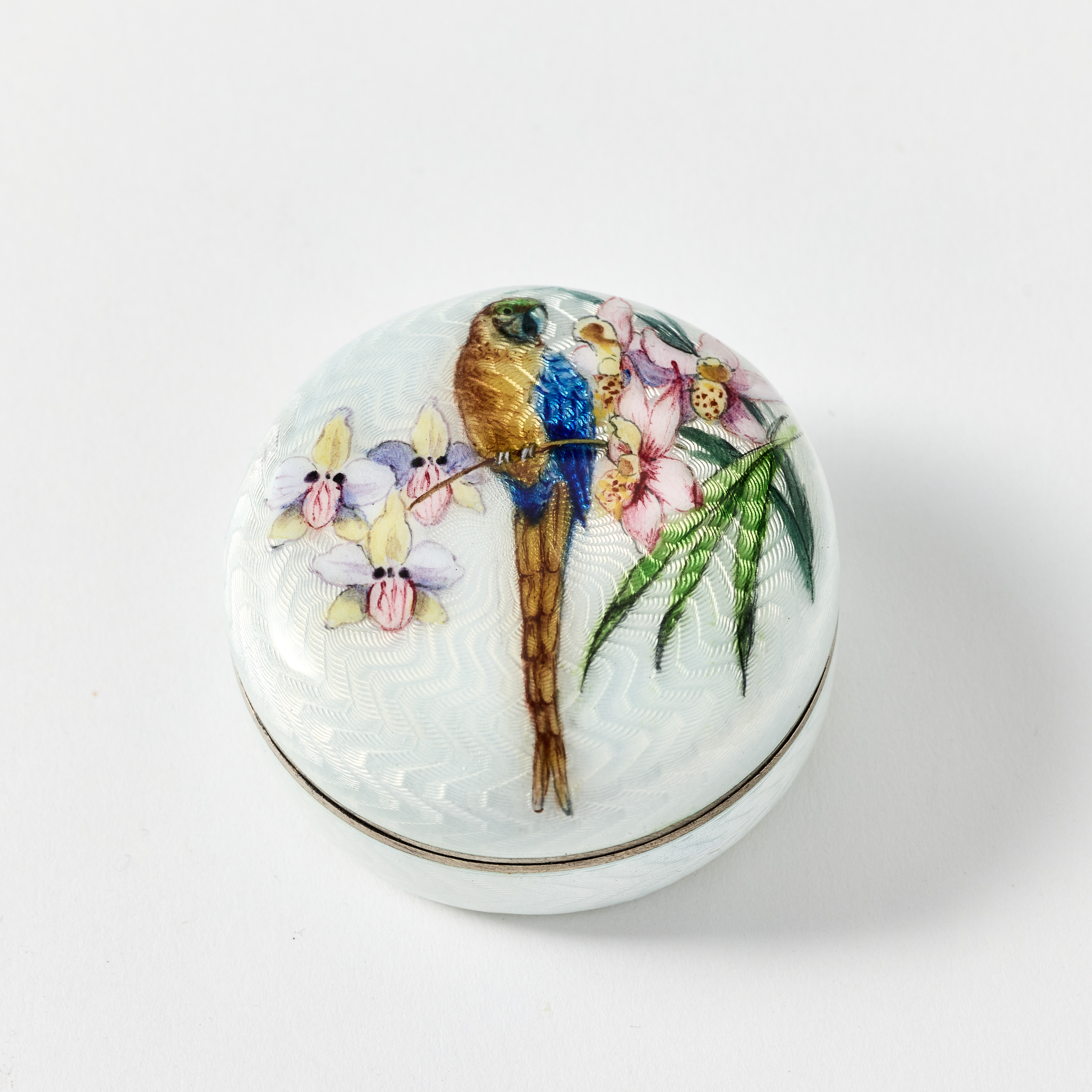 DOSA, förgyllt silver 900/1000 och emalj, Tyskland efter 1888. Med svenska importstämplar.