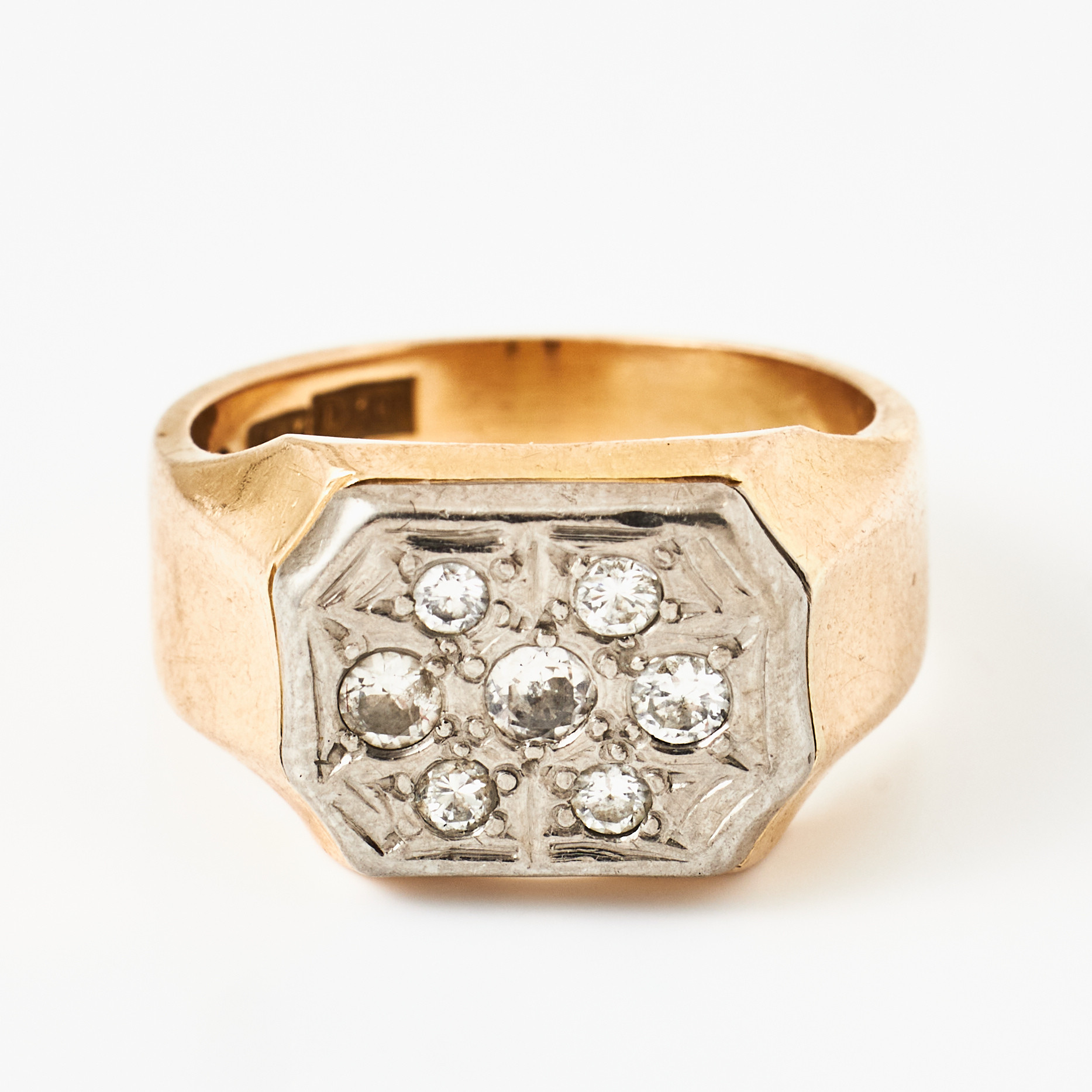 RING, 18 k guld, dekor med 7 briljanter totalt ca 0,35 ct, Louise Viktorssons Guldsmedsv., Örebro 1978.