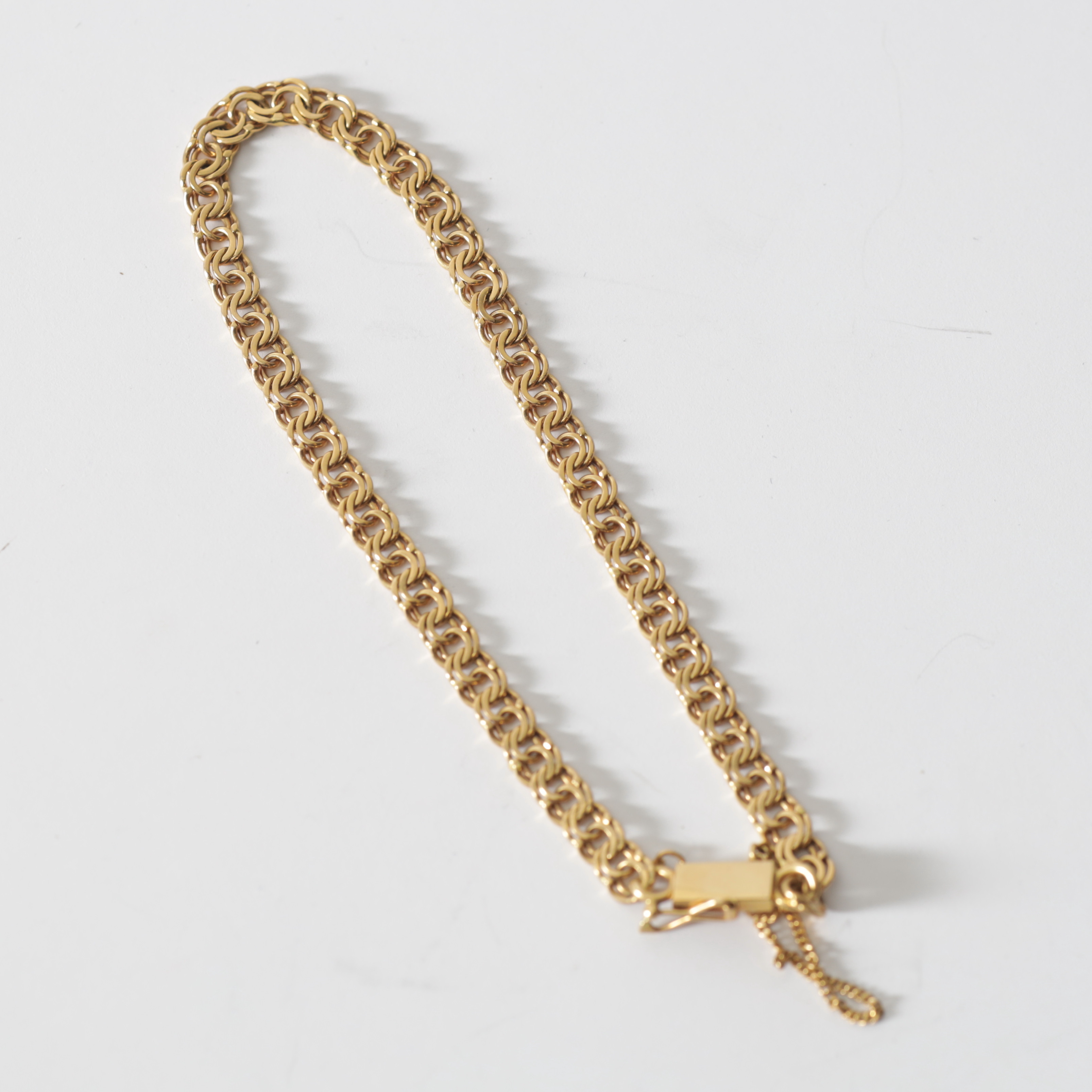 ARMBAND, 18K guld, bismark-länk. Totalvikt ca 6,3 gram.