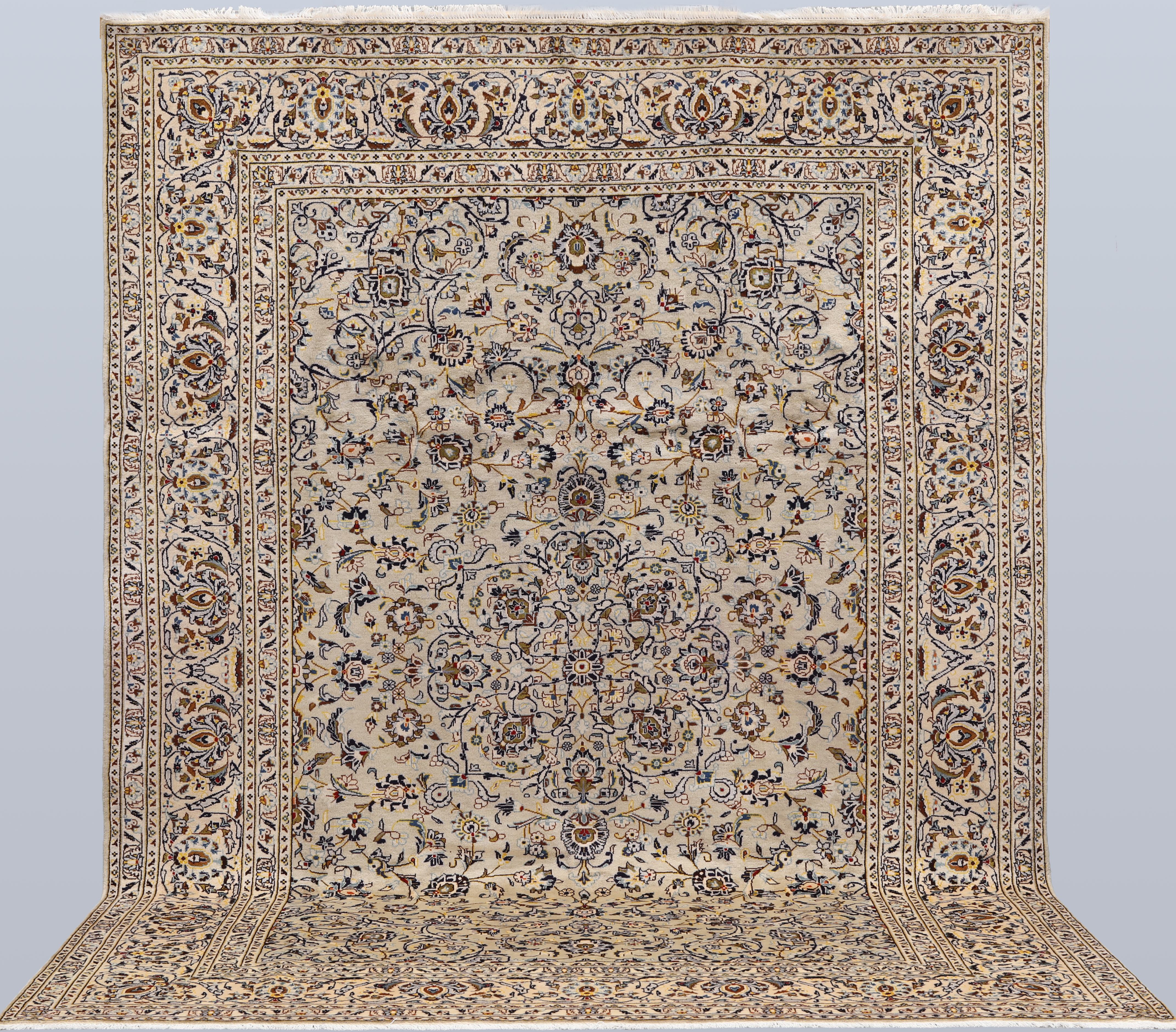 ORIENTMATTA. Ljus Keshan, 363 x 267 cm.