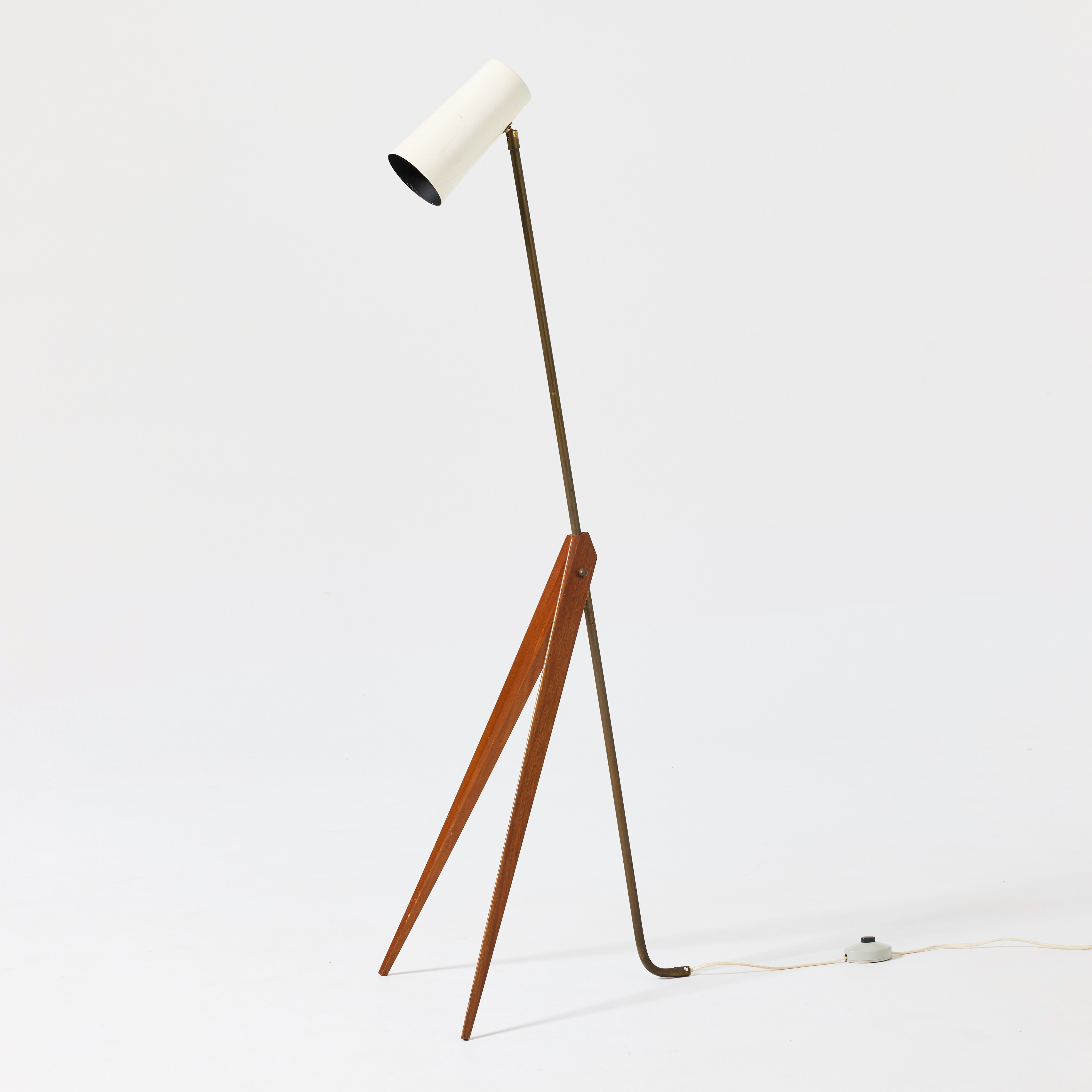 GOLVLAMPA, Danmark 1950-tal, stomme i mässing med ben i mahogny.