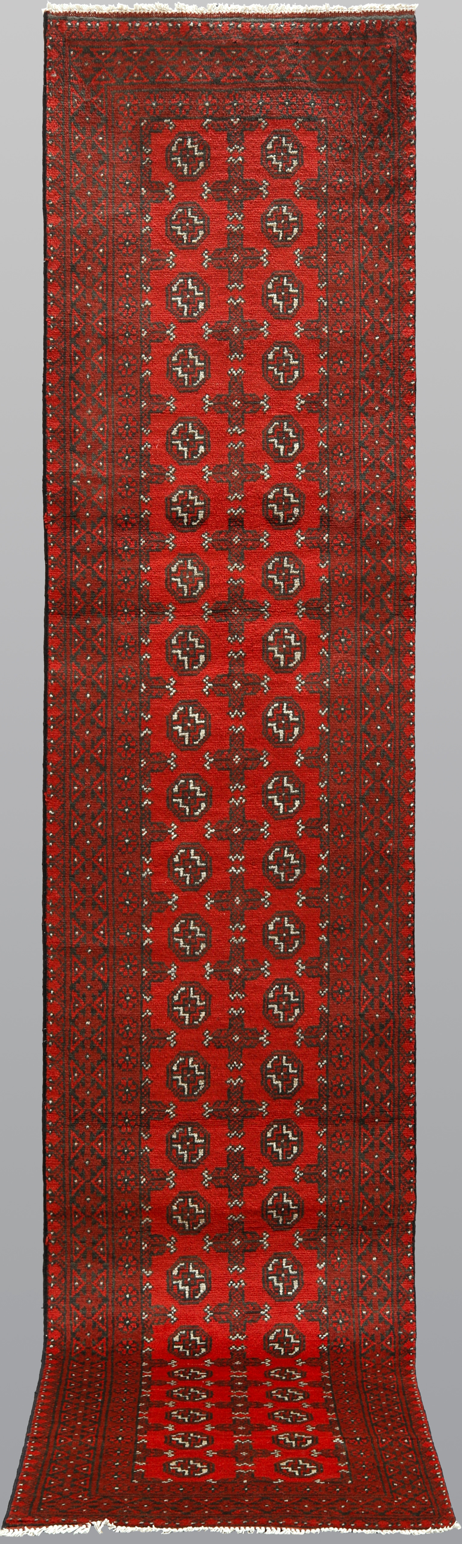 ORIENTMATTA. Afghan gallerimodell, 385 x 77 cm.