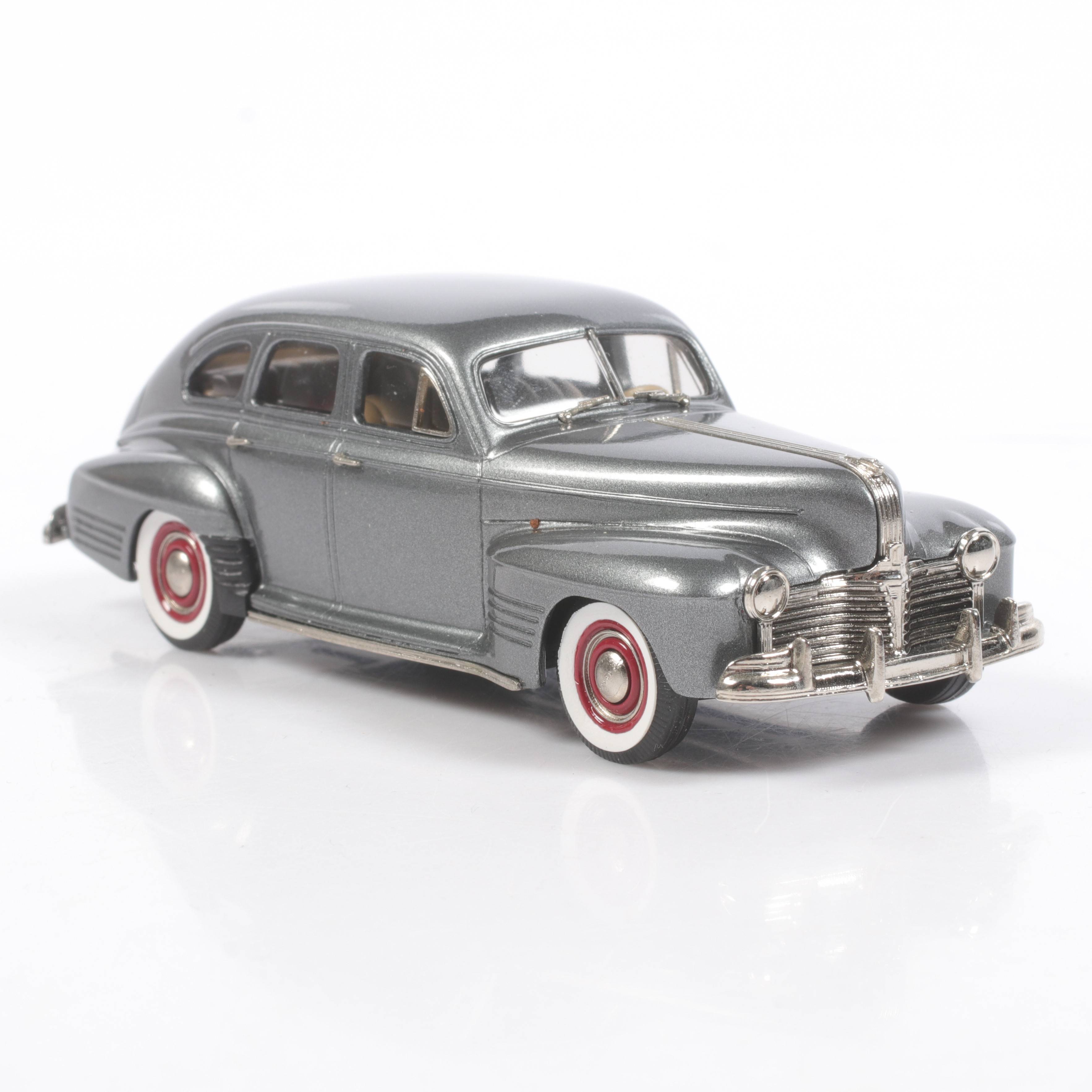 MODELLBIL, metall/resin, Pontiac Streamliner "Torpedo", 4 Door Sedan, 1941, Brooklin Models, skala 1:43.