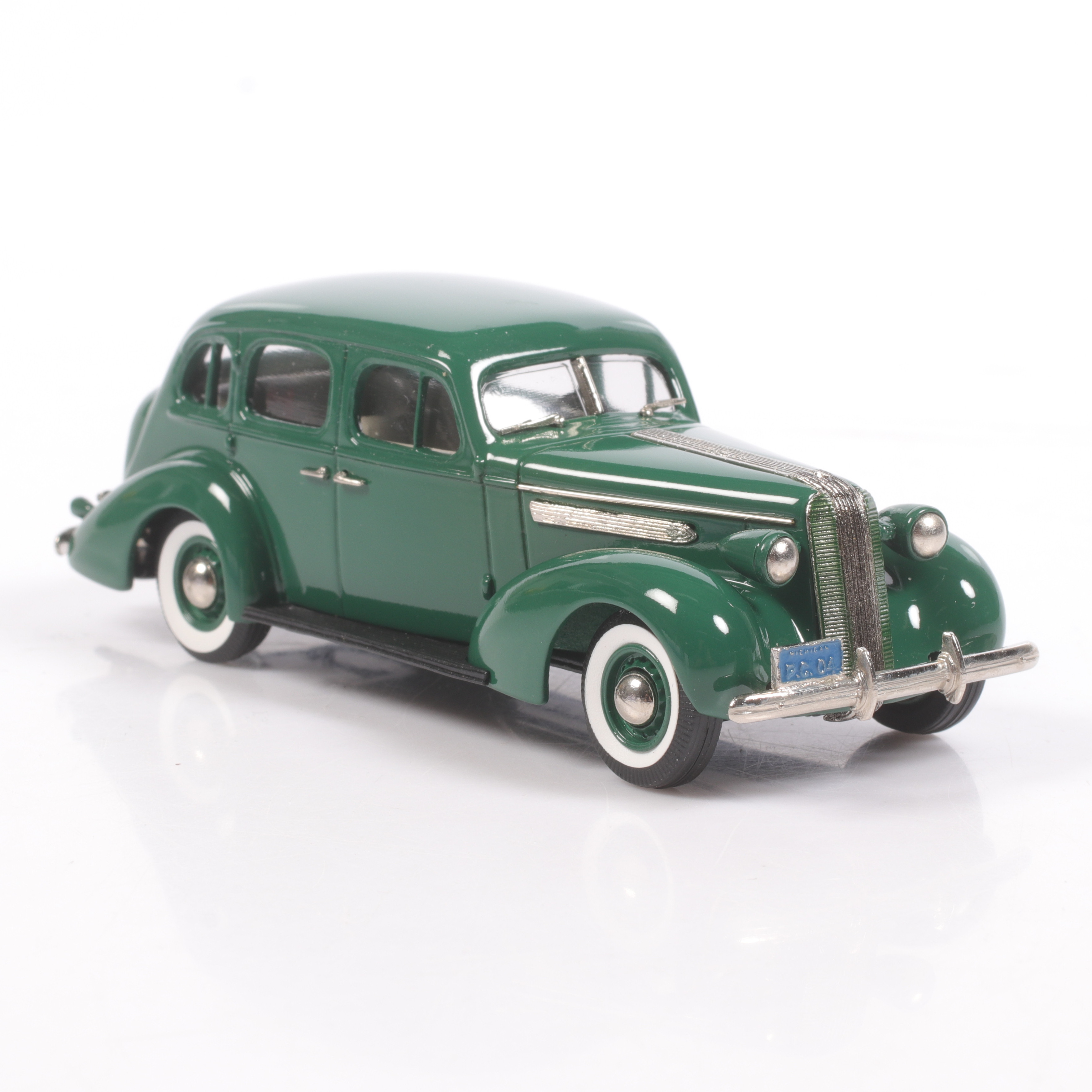 MODELLBIL, metall/resin, Pontiac Deluxe Six. 4 Door Touring Sedan, 1936, Brooklin Models, skala 1:43.
