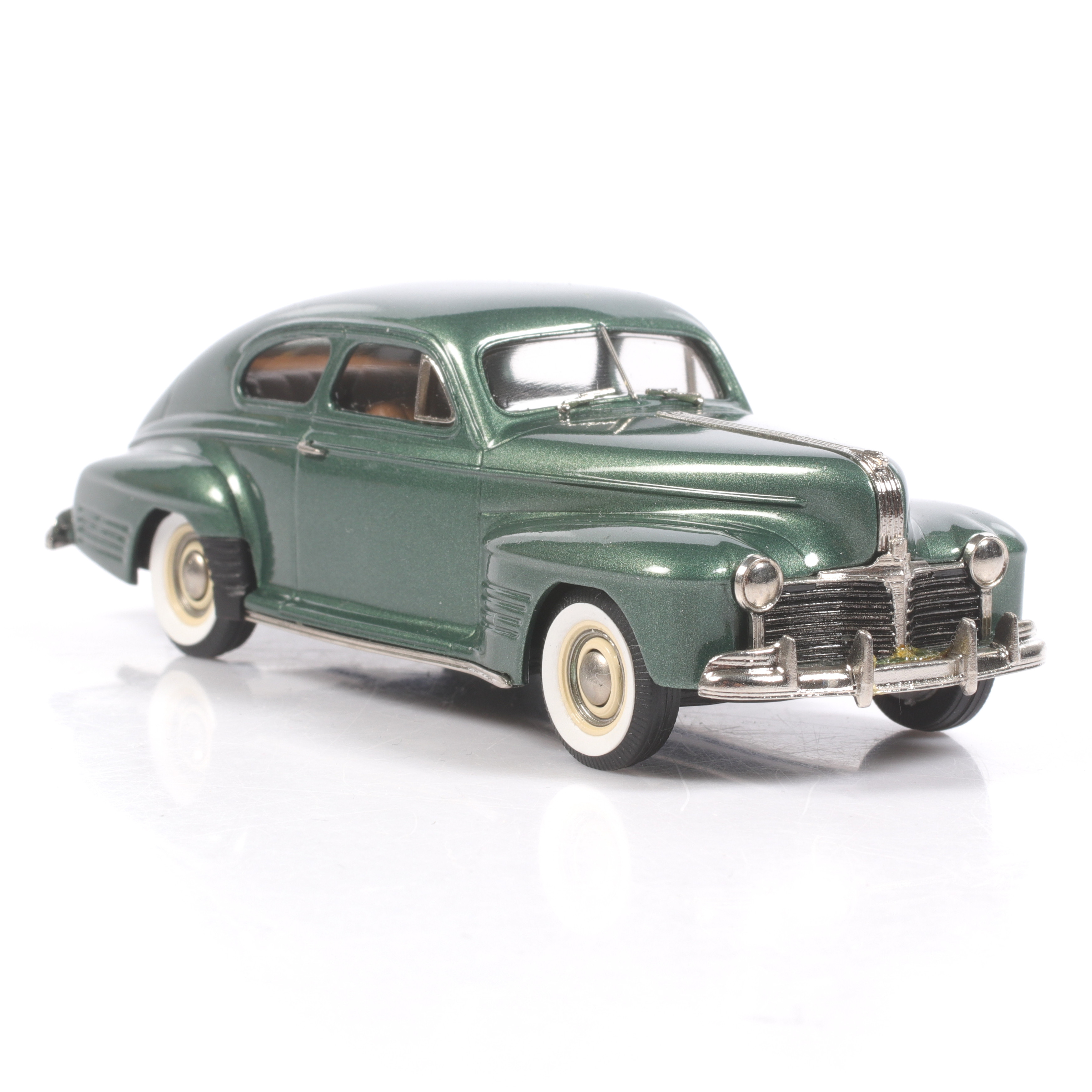 MODELLBIL, metall/resin, Pontiac Streamliner "Torpedo" Sedan Coupé, 1941, Brooklin Models, skala 1:43.