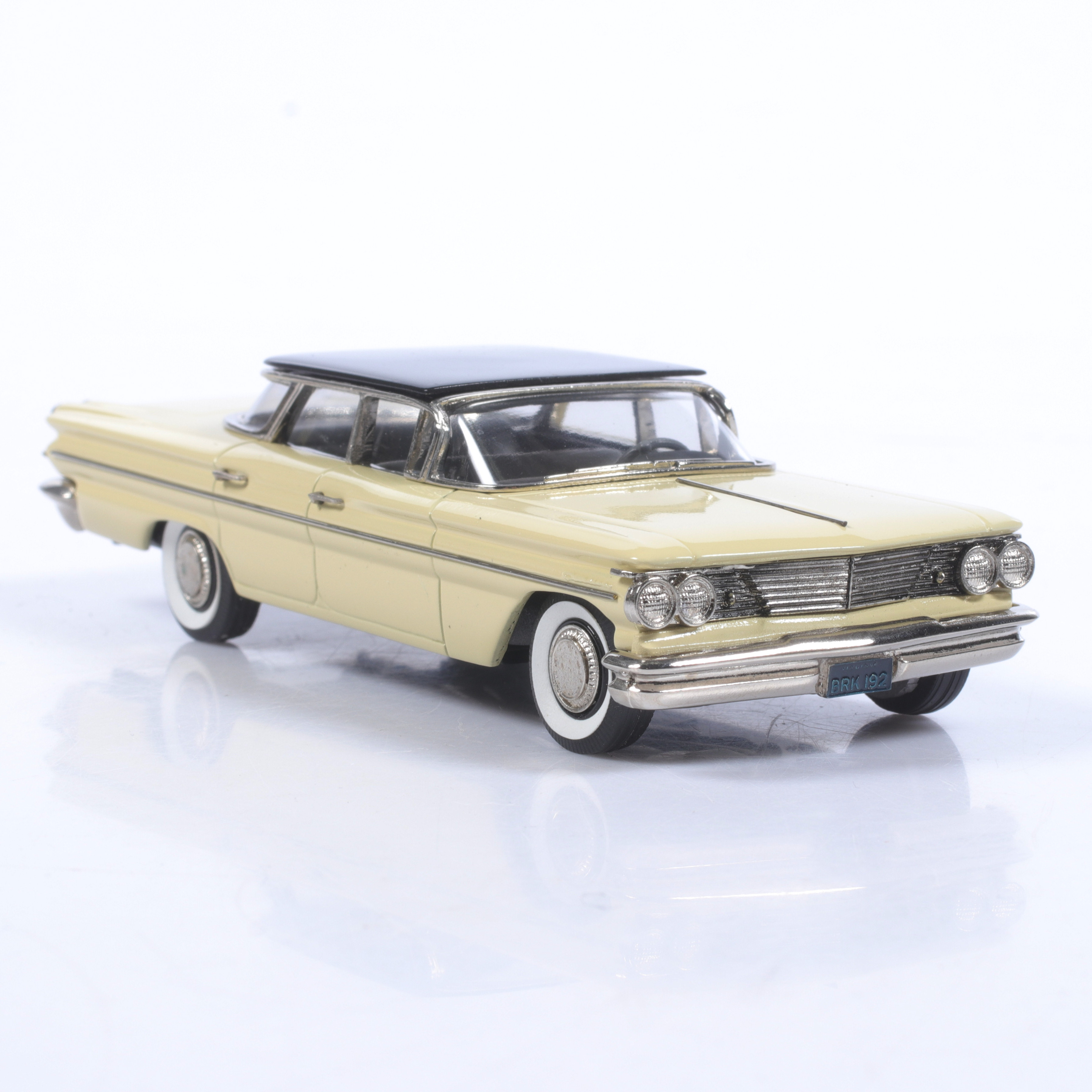 MODELLBIL, metall/resin, Pontiac Catalina, 4 Door Vista Hardtop, 1960, Brooklin Models, skala 1:43.