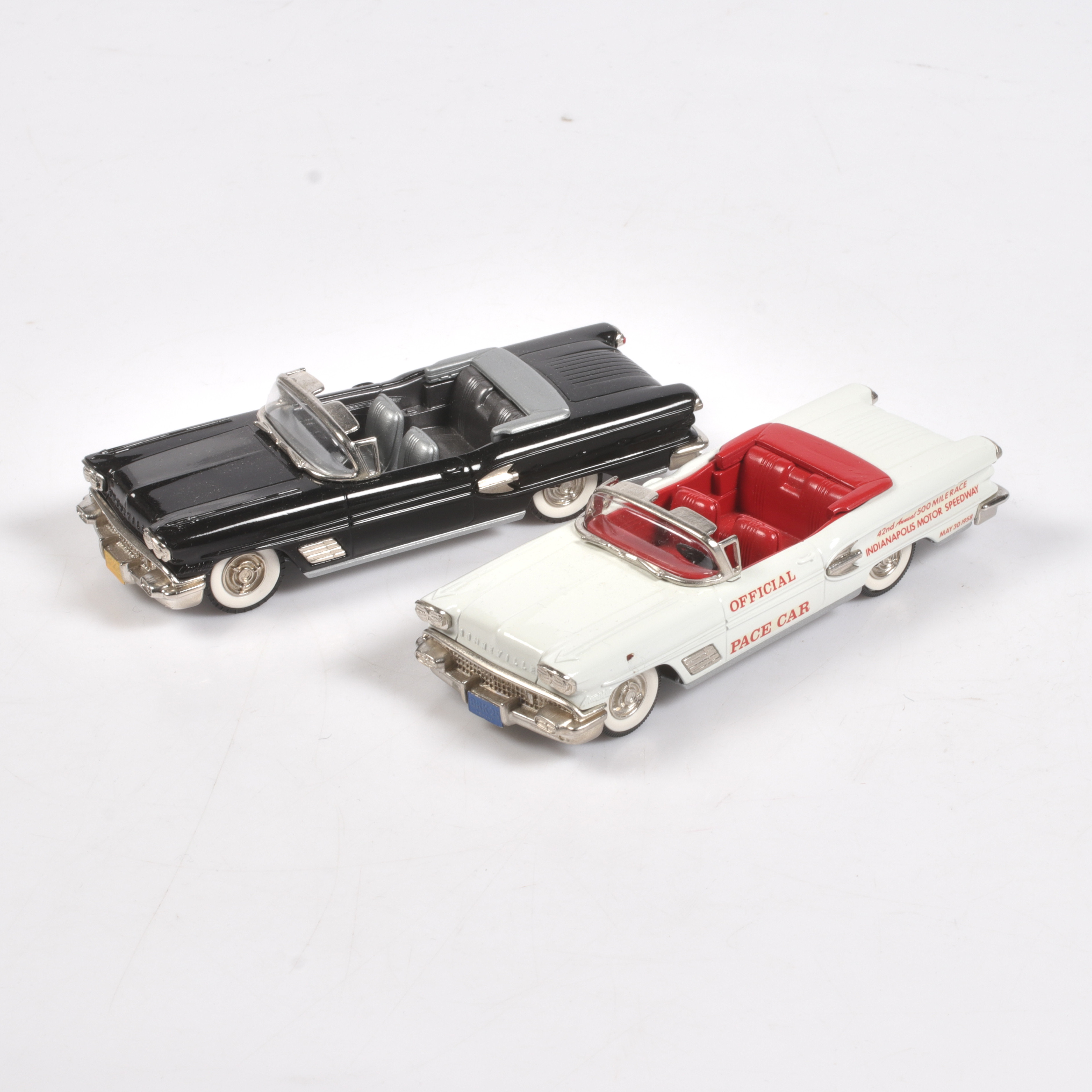 MODELLBILAR, 2 st, metall/resin, Pontiac Bonneville, 1958, Brooklin Models, skala 1:43.