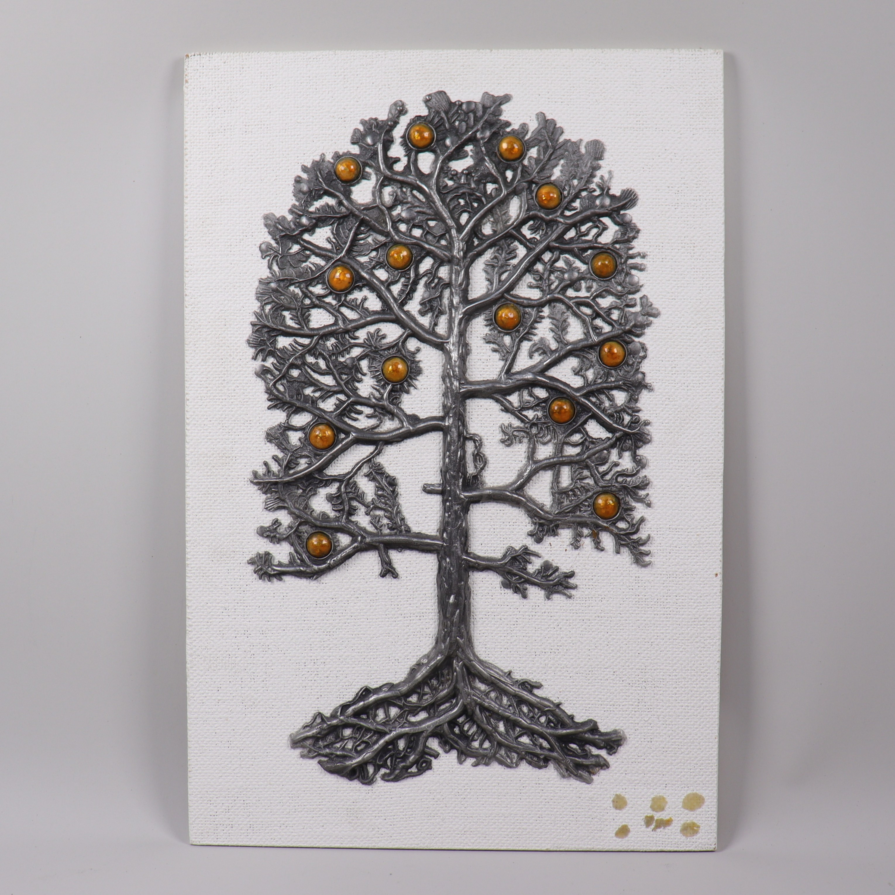 PETER KLEIST. väggskulptur, träd i tenn med emaljerade frukter, 1980-tal.