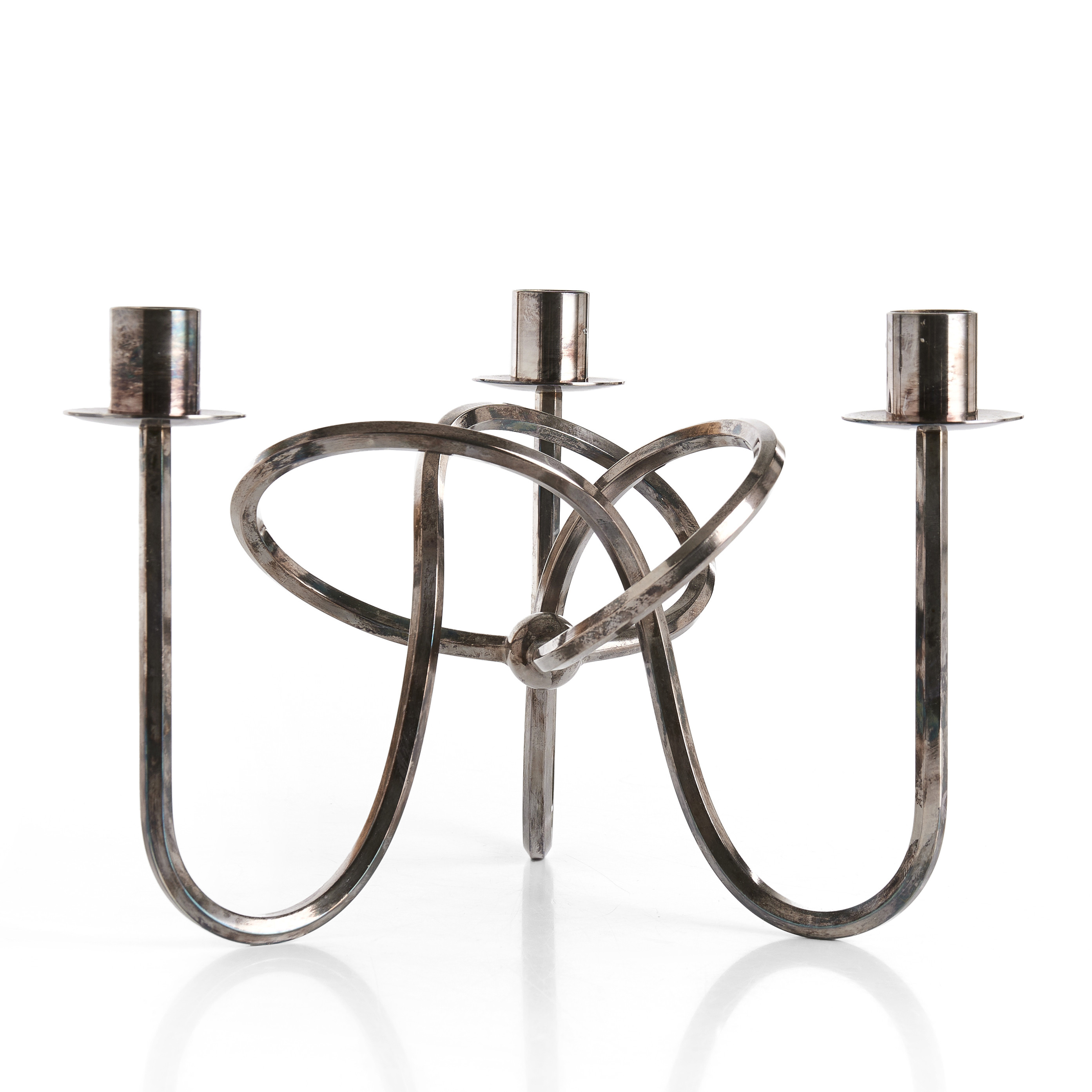 JOSEF FRANK (1885–1967). Kandelaber "Vänskapsknuten", försilvrad mässing, Firma Svenskt Tenn.