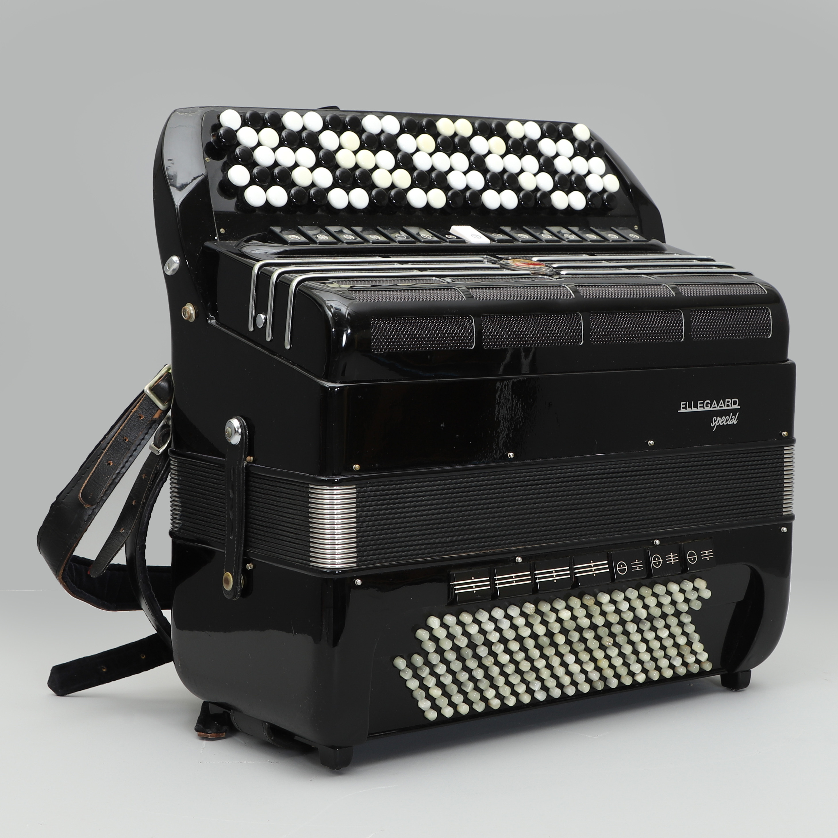 KNAPPDRAGSPEL / ACCORDEON, Ellegaard Special, Concerto 172 De Luxe Handicraft, Italien.
