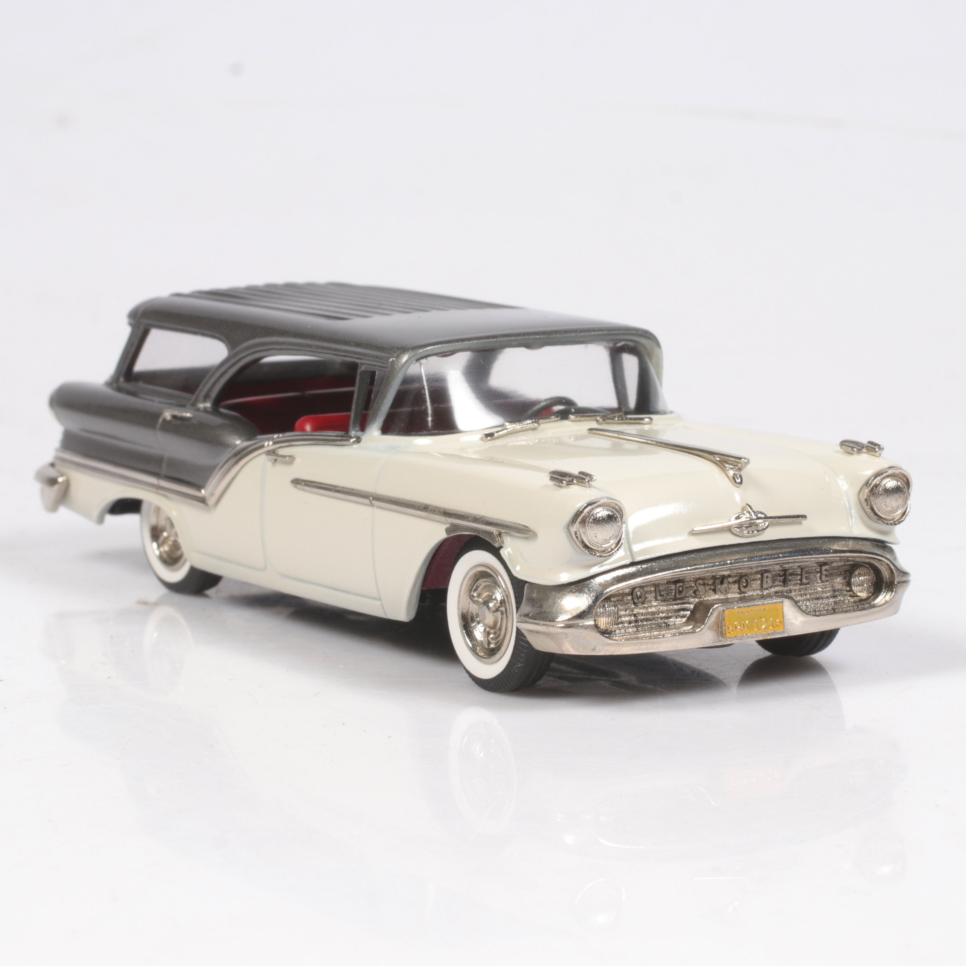 MODELLBIL, metall/resin, Oldsmobile Super 88, Fiesta Station Wagon, 1957, Brooklin Models, skala 1:43.