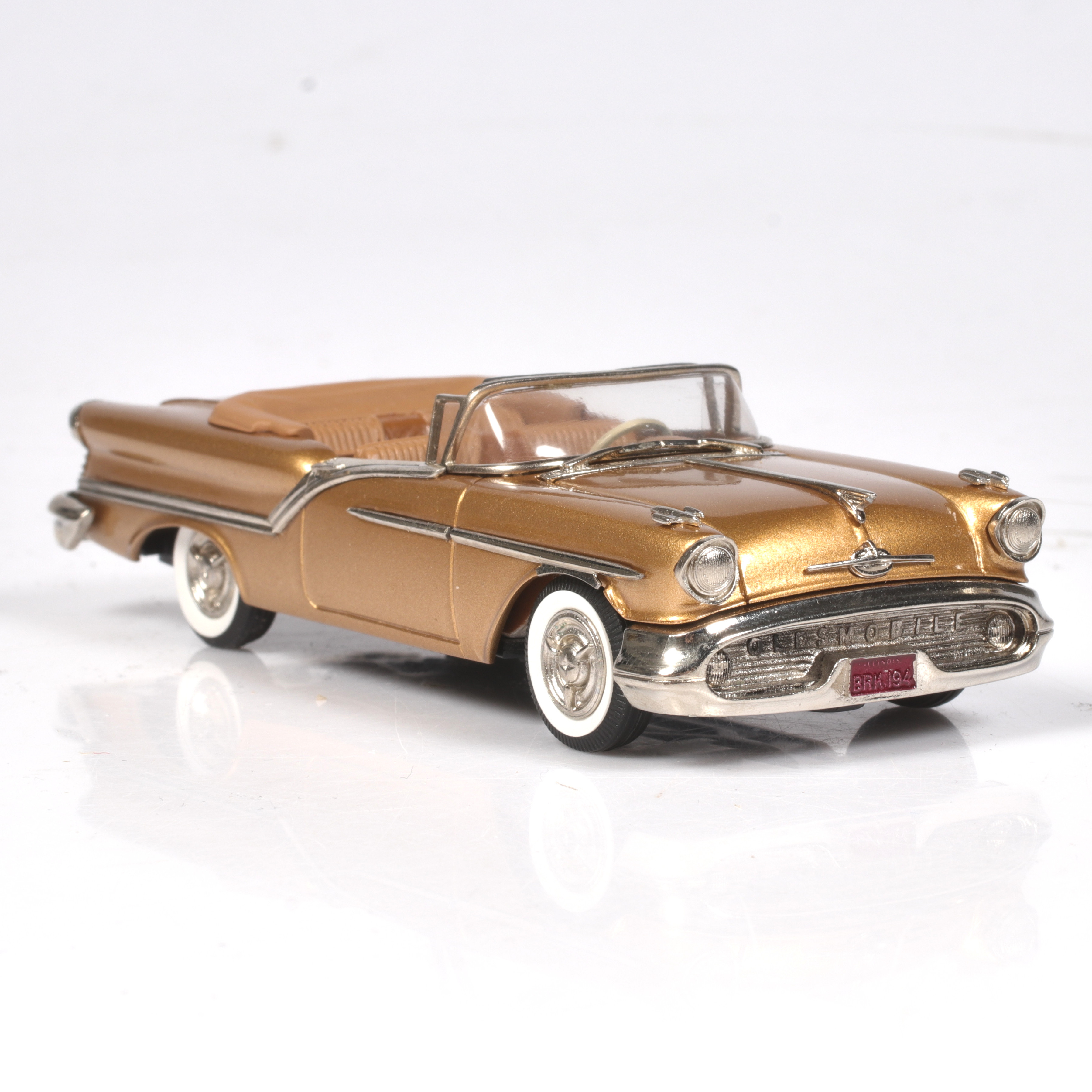 MODELLBIL, metall/resin, Oldsmobile Super 88, 2 Door Convertible, 1957, Brooklin Models, skala 1:43.