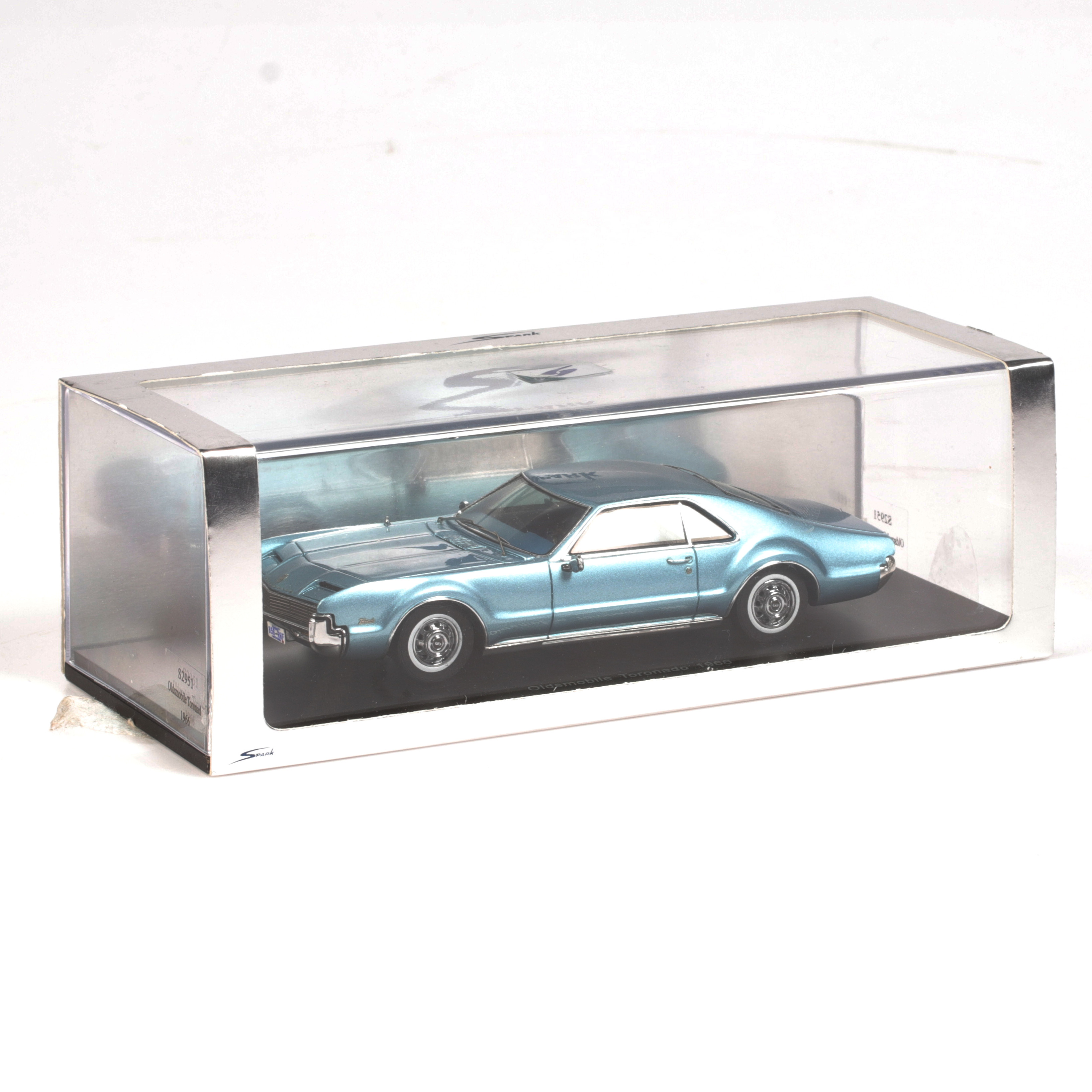 MODELLBIL, metall/resin, Oldsmobile Toronado, 1966, Spark Models, skala 1:43.