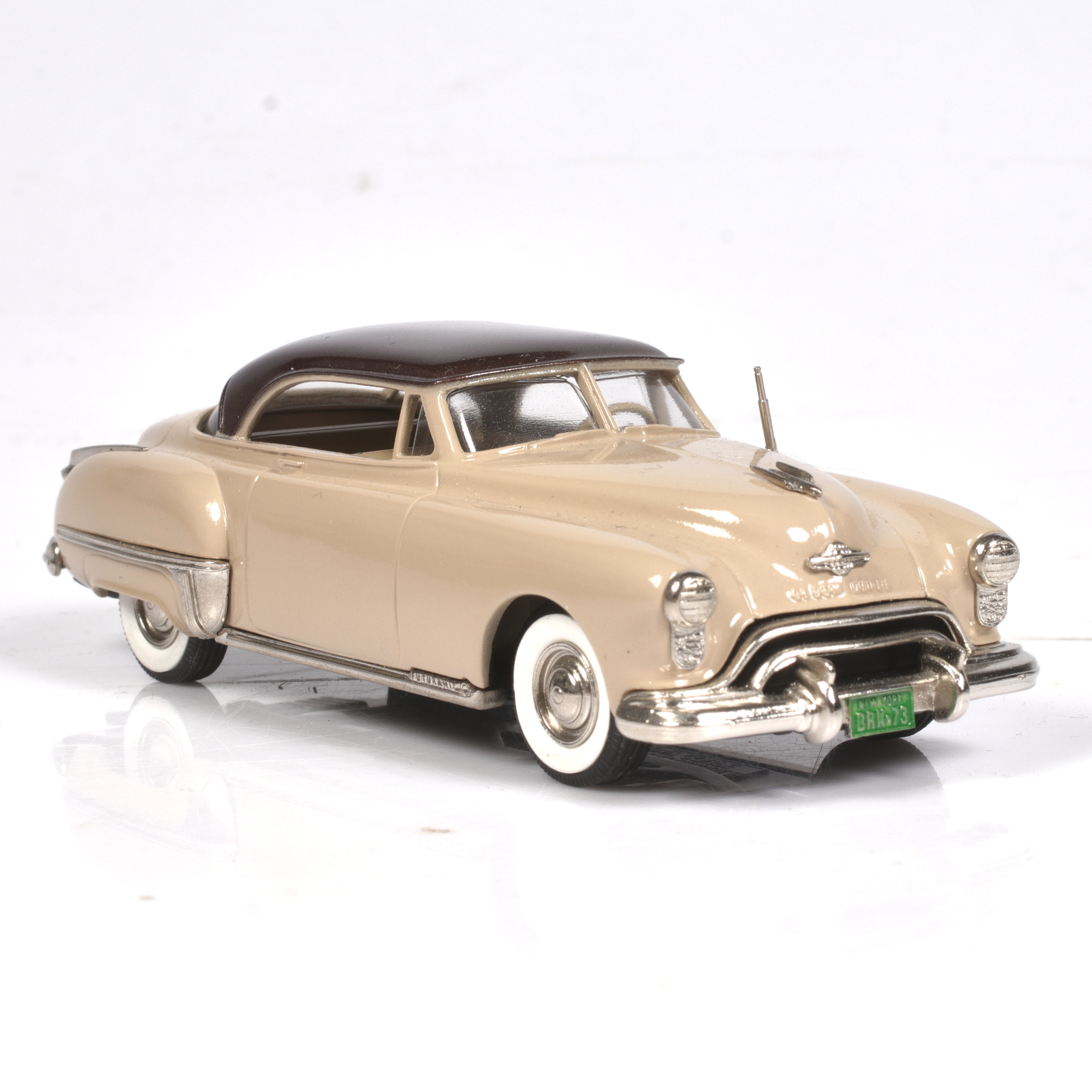 MODELLBIL, metall/resin, Oldsmobile 98 Holiday Coupé, 1949, Brooklin Models, skala 1:43.