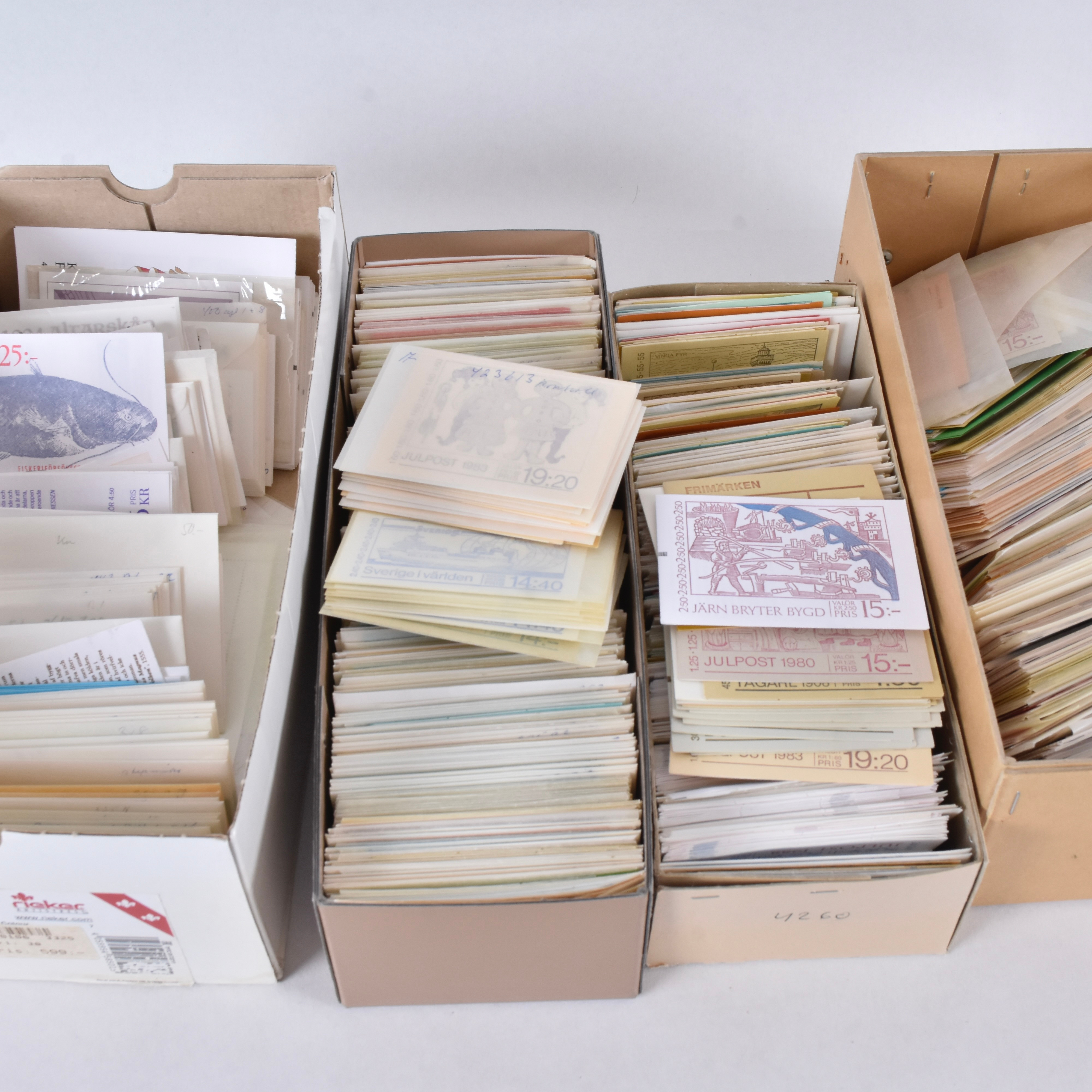 SYNNERLIGEN STORT PARTI OCIRKULERADE FRIMÄRKSHÄFTEN, SVERIGE.