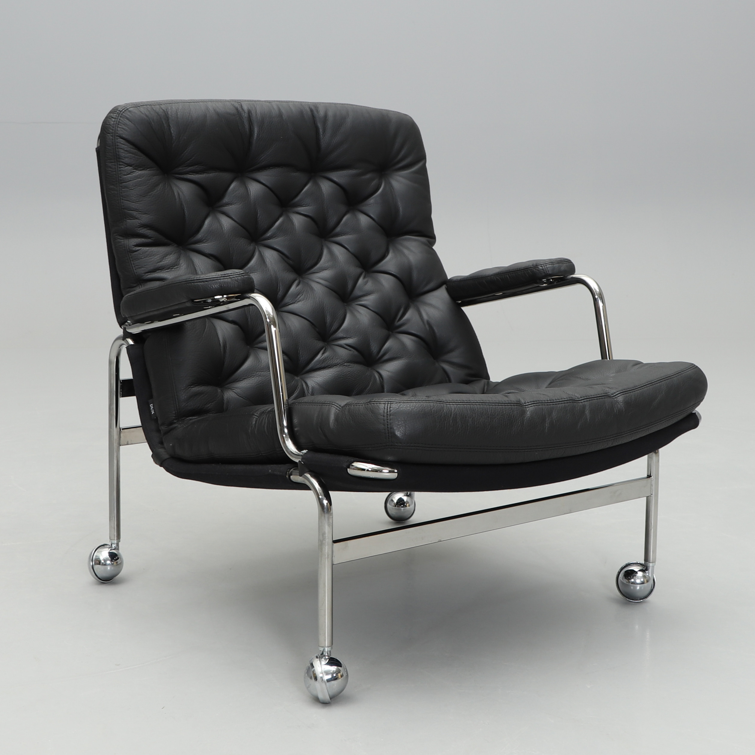 BRUNO MATHSSON. FÅTÖLJ, "Karin", Dux, samtida tillverkning, modellen formgiven 1973.