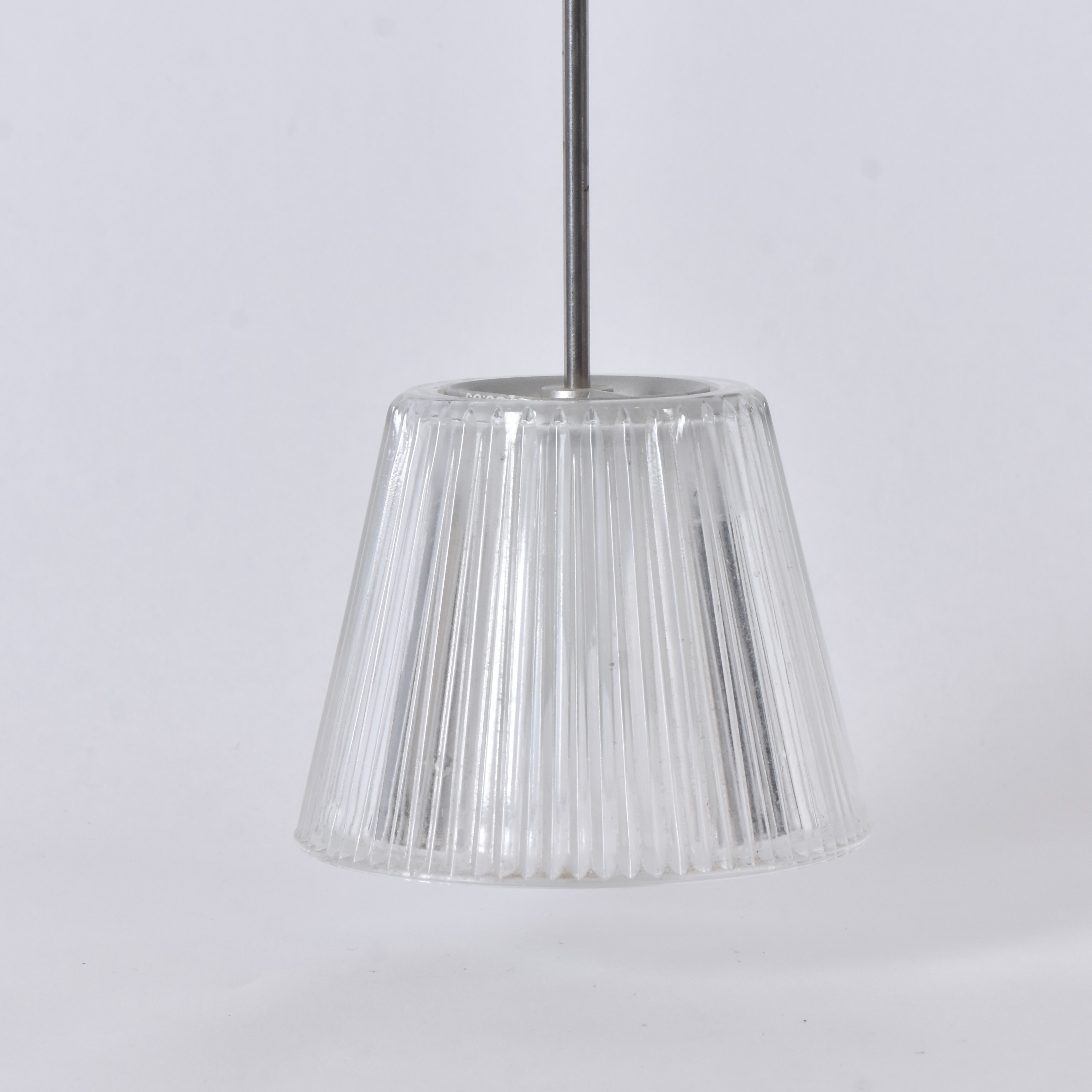 PHILIPPE STARK. Taklampa, "ROMEO BABE SUSPENSION", pressat glas och metall, för Flos, Italien.