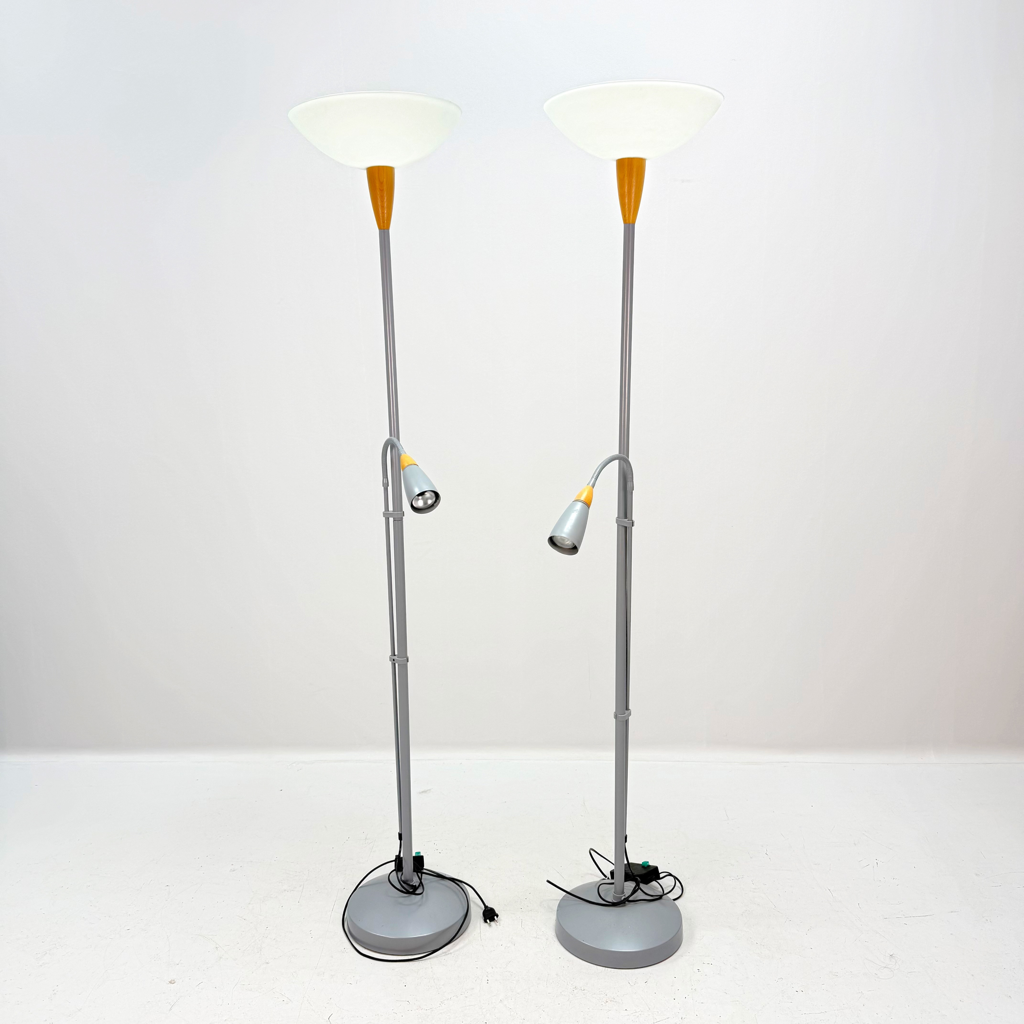 GOLVLAMPOR - Paret lampor, IKEA metall & bok 1900-talets senare del.