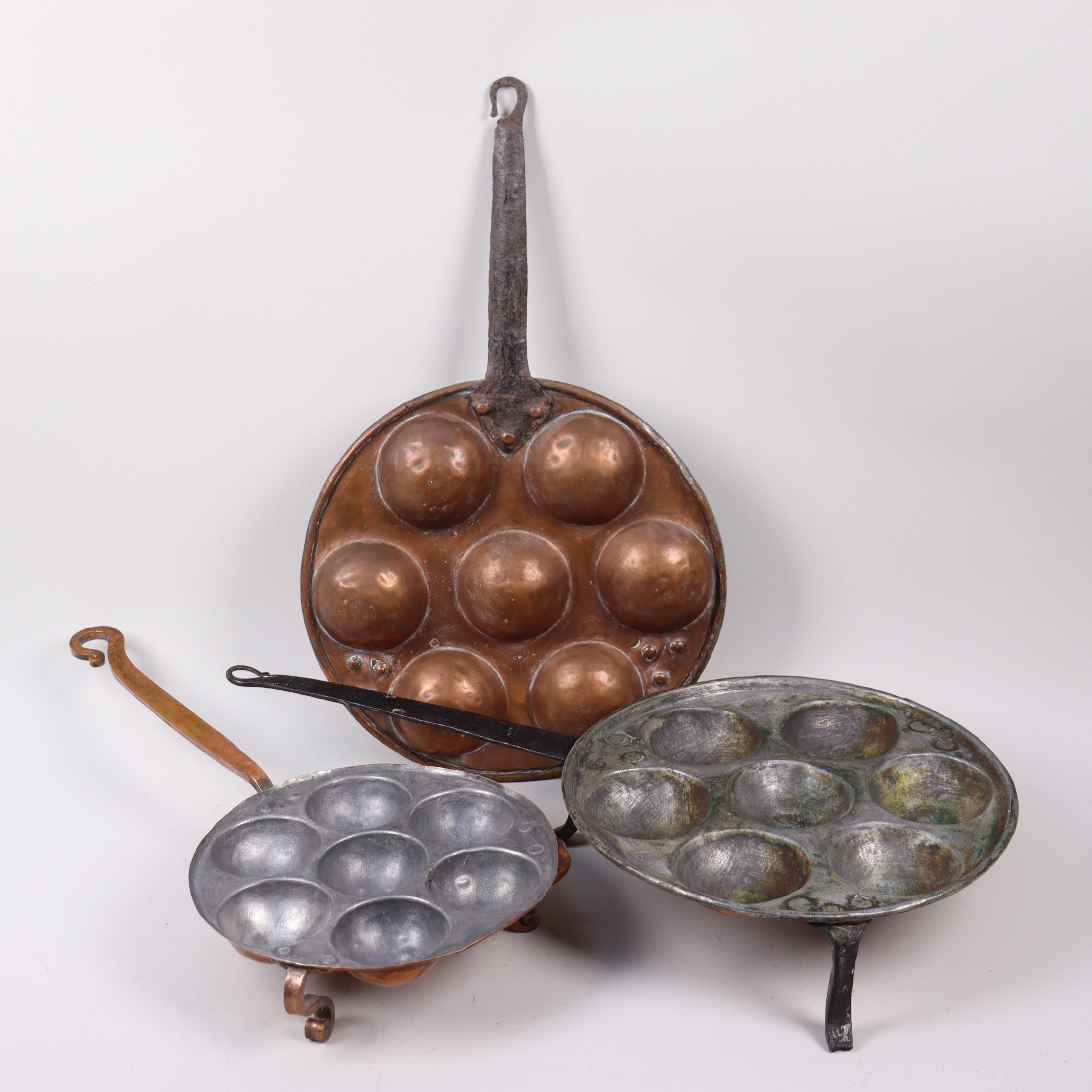 MUNKPANNA, koppar och järnsmide, 1800-tal, 3 st.