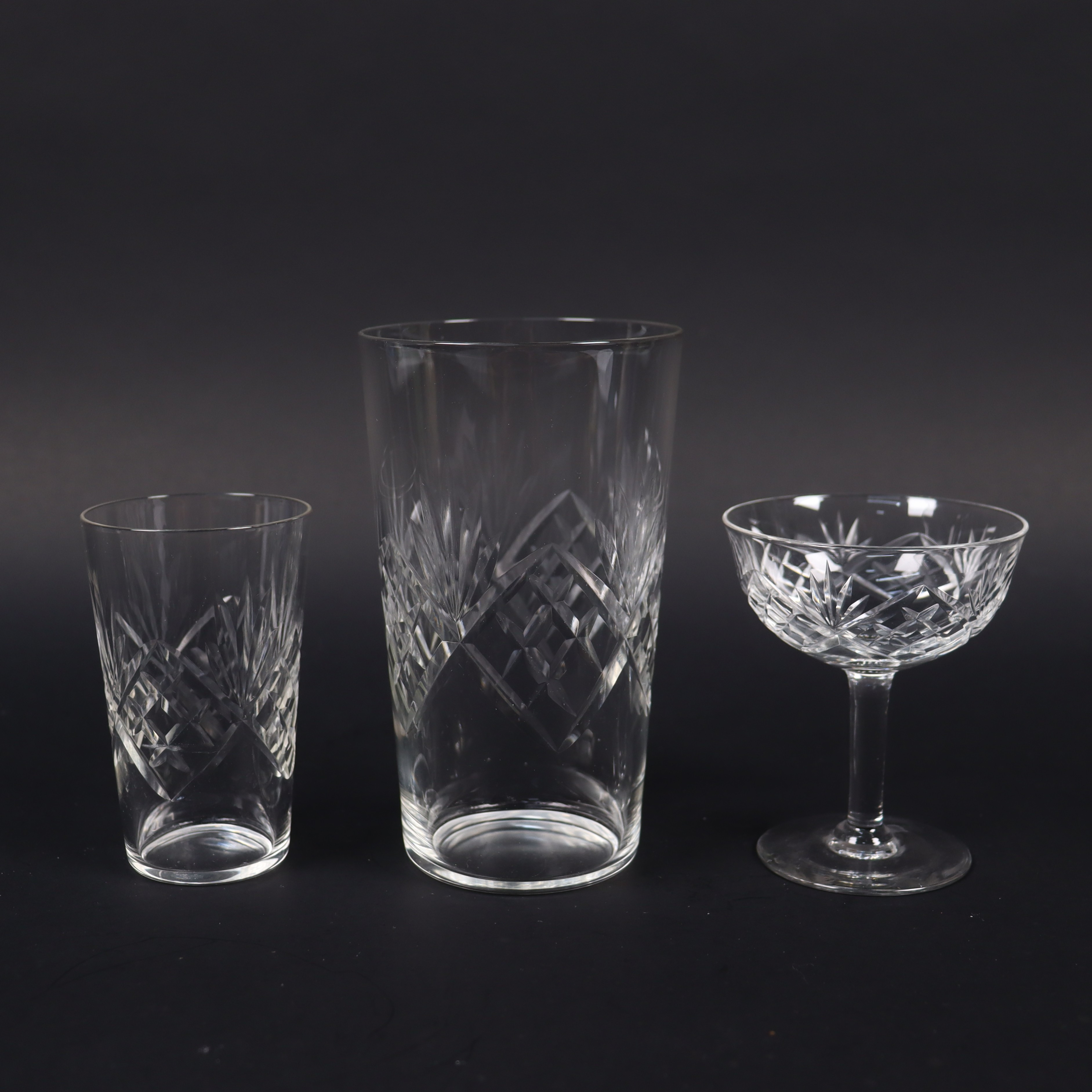GLASSERVIS, helgaslipade glas, 28 delar.